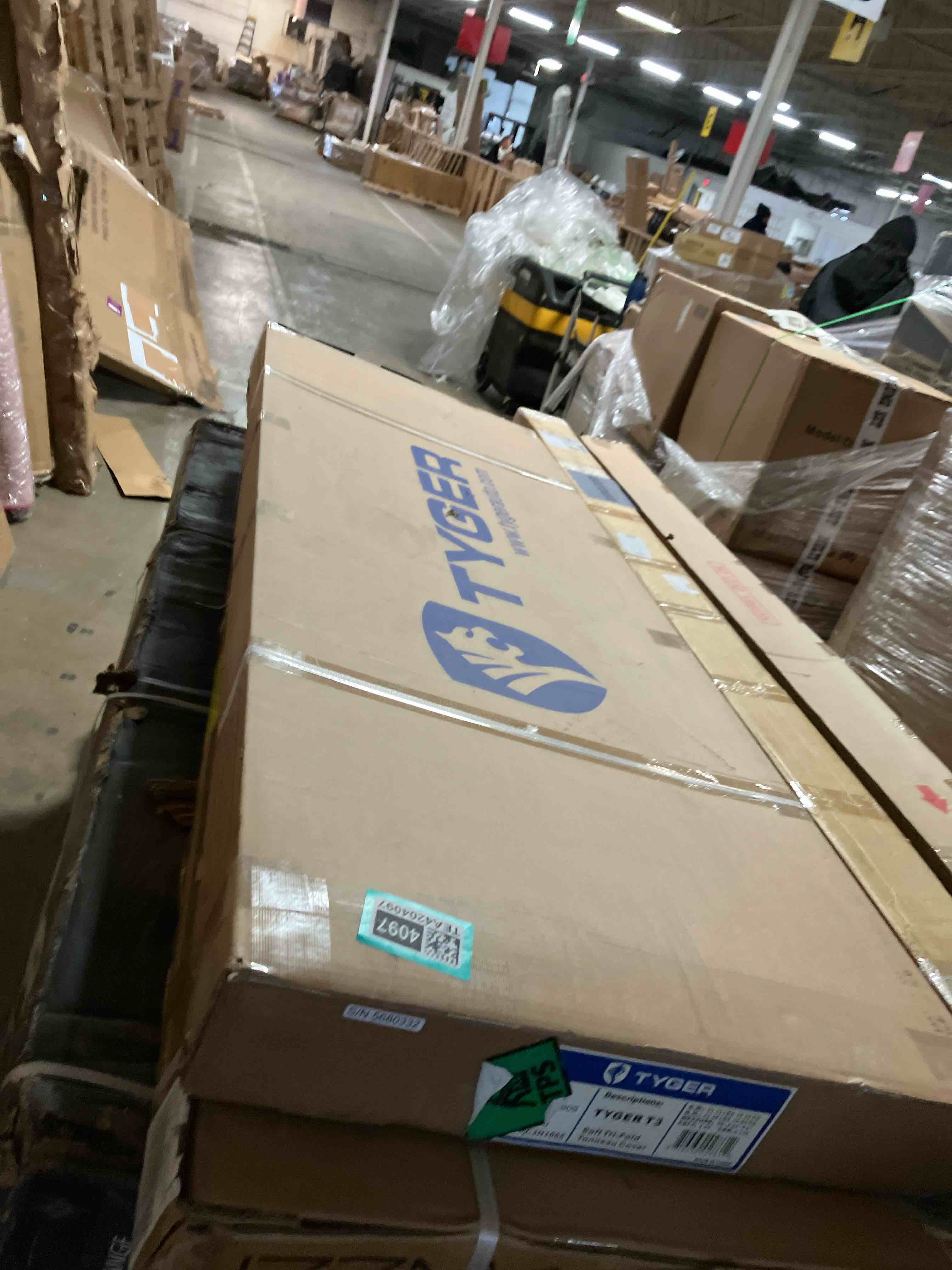 Condition photo showing New/Like New for Tyger Auto T3 Soft Tri-fold Truck Bed Tonneau Cover Compatible with 2017-2025 Honda Ridgeline | 5'4" (64") Bed | TG-BC3H1065