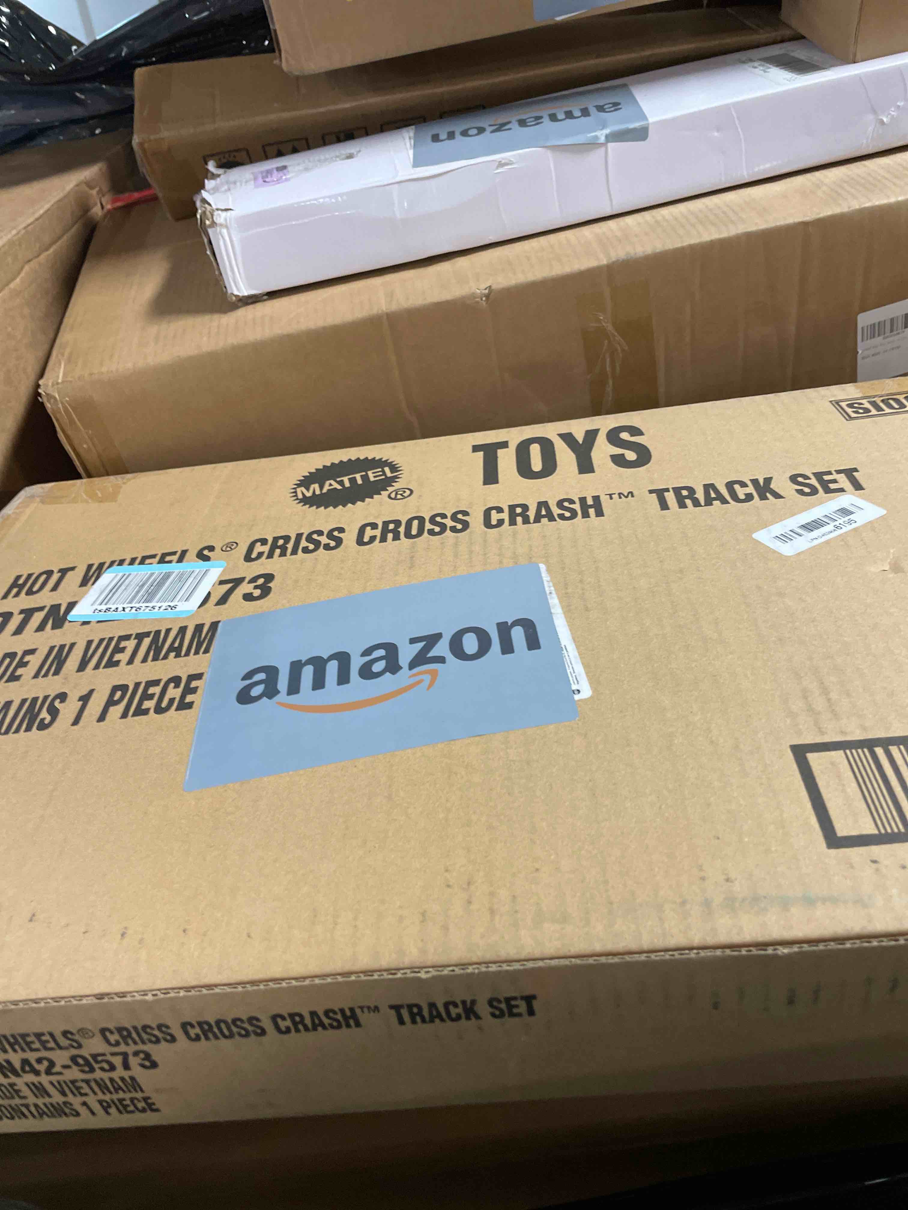Condition photo showing New/Like New for Hot Wheels Track Set with 1:64 Scale Toy Car, 4 Intersections for Crashing, Powered by a Motorized Booster, Criss-Cross Crash Track (Amazon Exclusive) Crash Set
