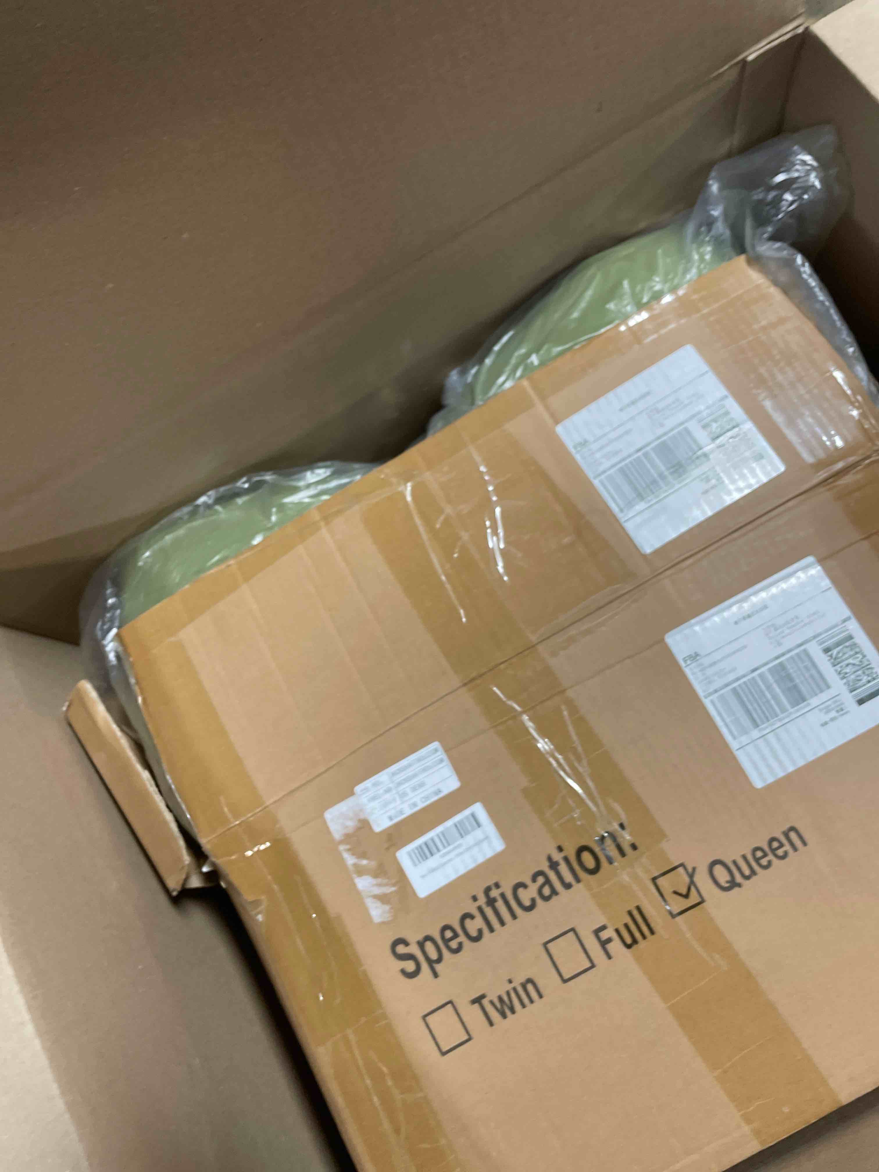 Condition photo showing Good Condition for Japanese Floor Futon Mattress Queen Size 60"x 80", Foldable Floor Bed Mattress, Portable Tatami Mat Sleeping Pad, Folding Futon Cushion, Roll Up Floor Lounger for Guest Room Dormitory (Green) Green Queen(80"L x 60"W x 2.56"Th)