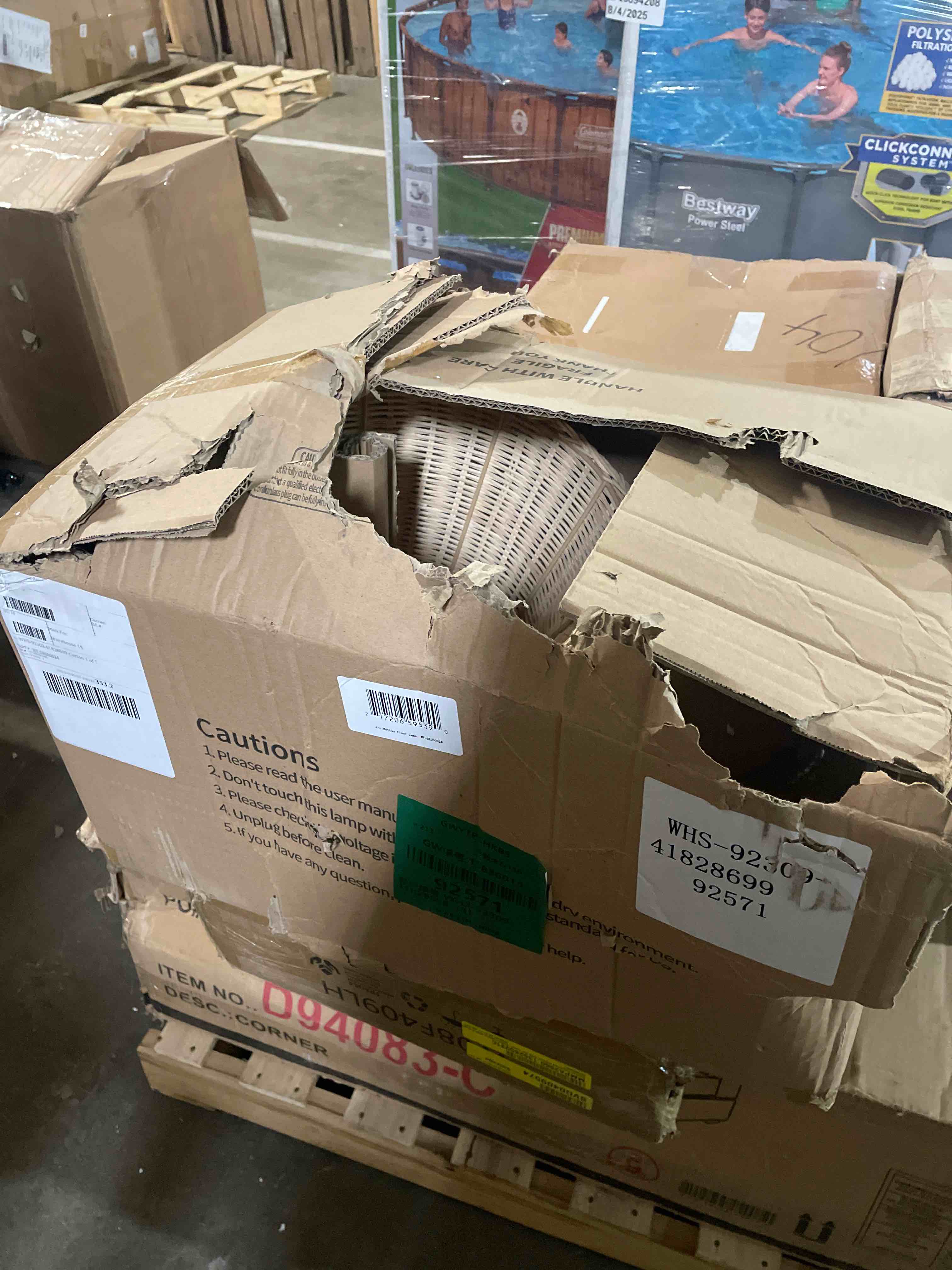 Condition photo showing Good Condition for Deantrei 72.44 Arc Rattan Floor Lamp