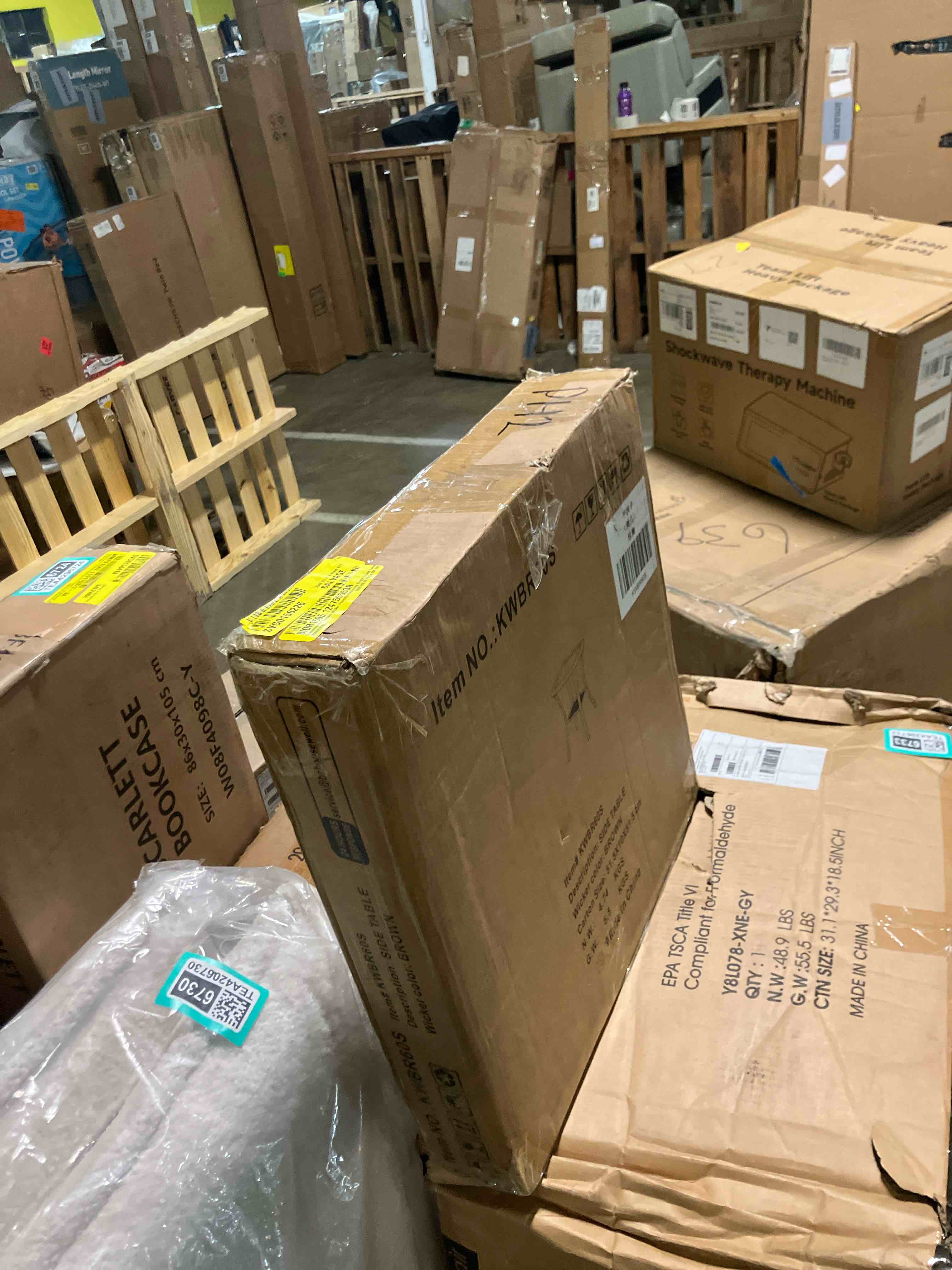 Condition photo showing New/Like New for Vingli Outdoor Side Table