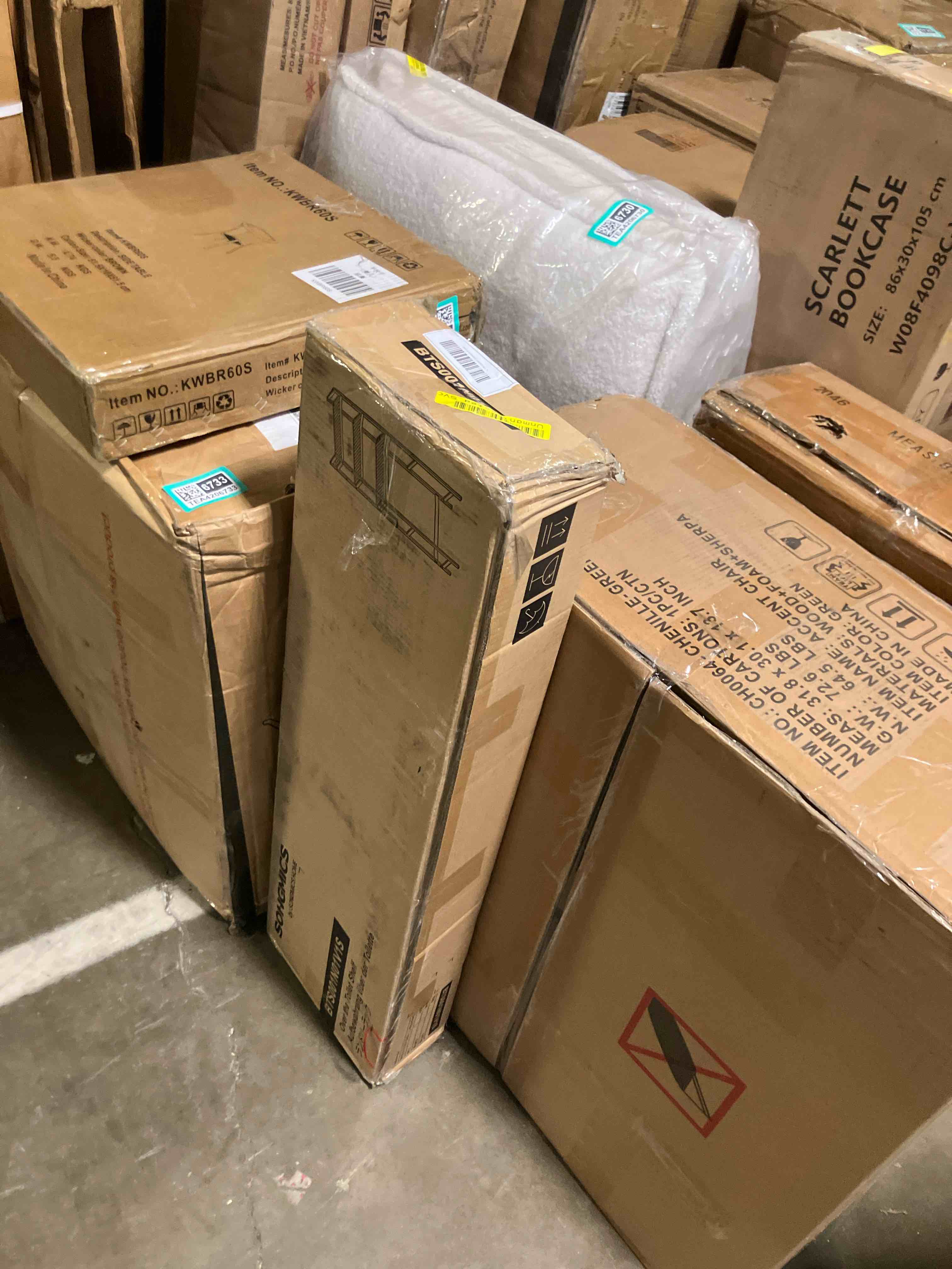 Condition photo showing New/Like New for Montezuma Outdoor Chaise Lounge