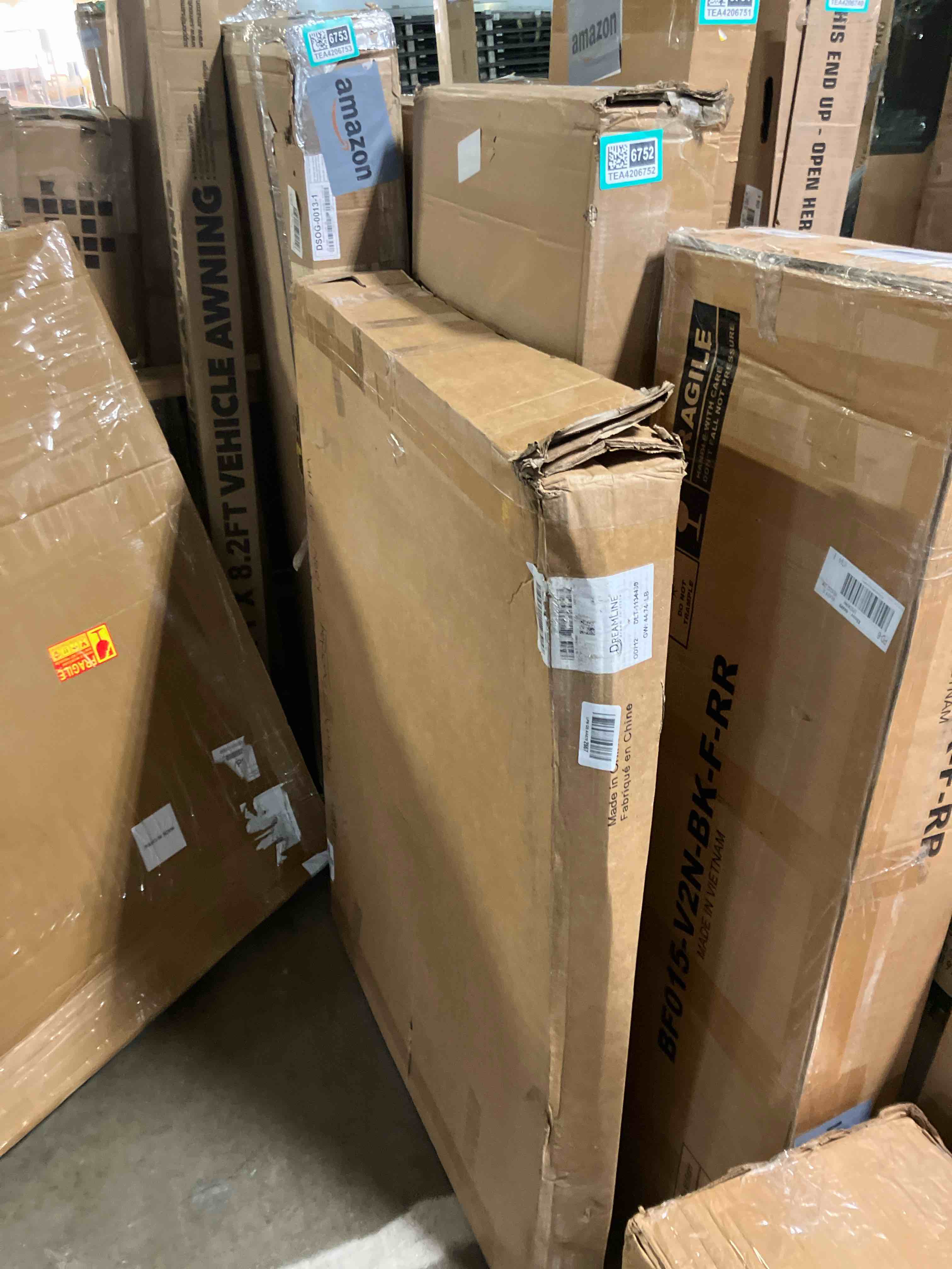 Condition photo showing New/Like New for DreamLine SlimLine 34-in W x 48-in L Center White Single Threshold Rectangle Shower