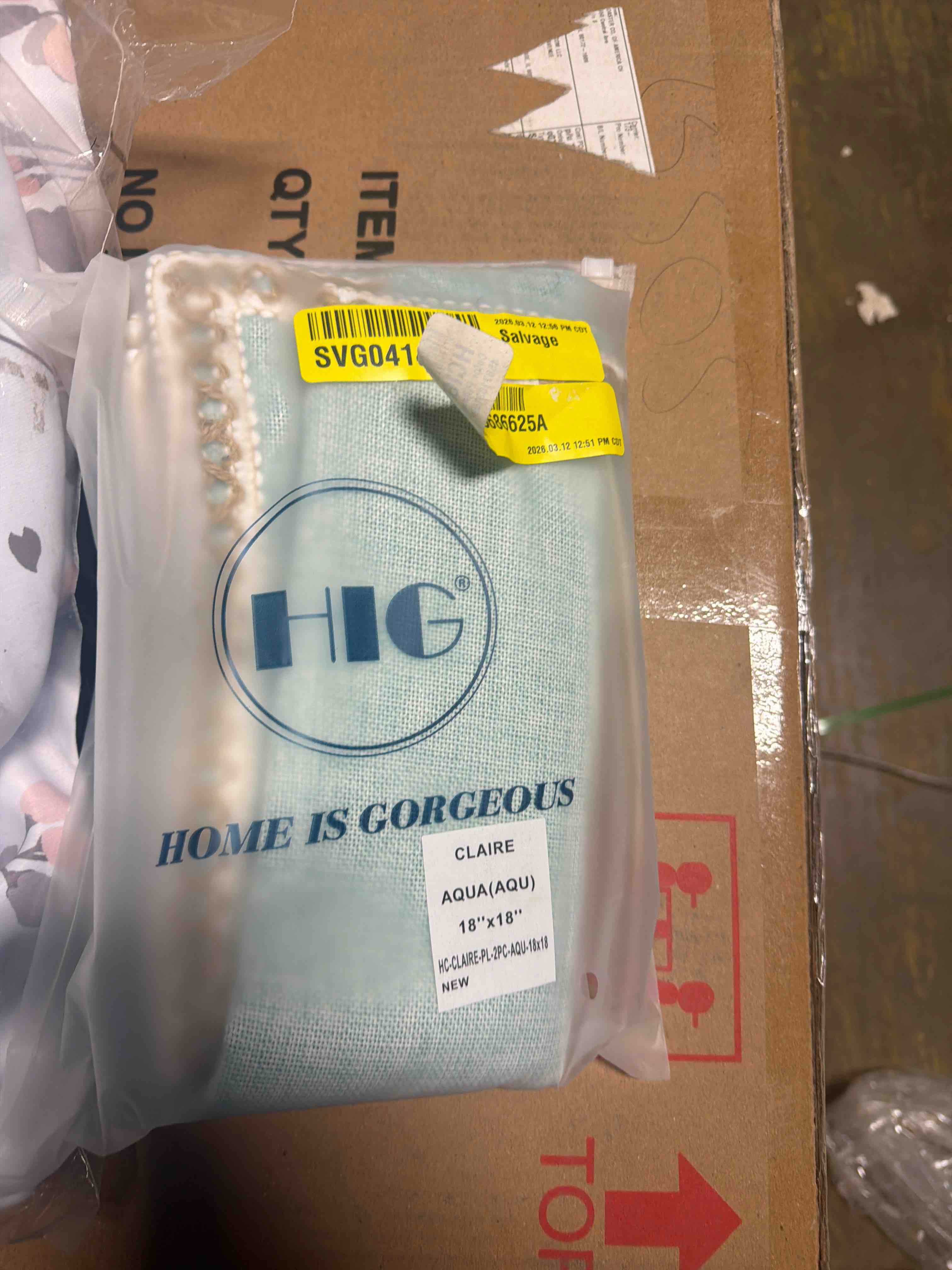 Condition photo showing New/Like New for color pillow cover (set of 2)