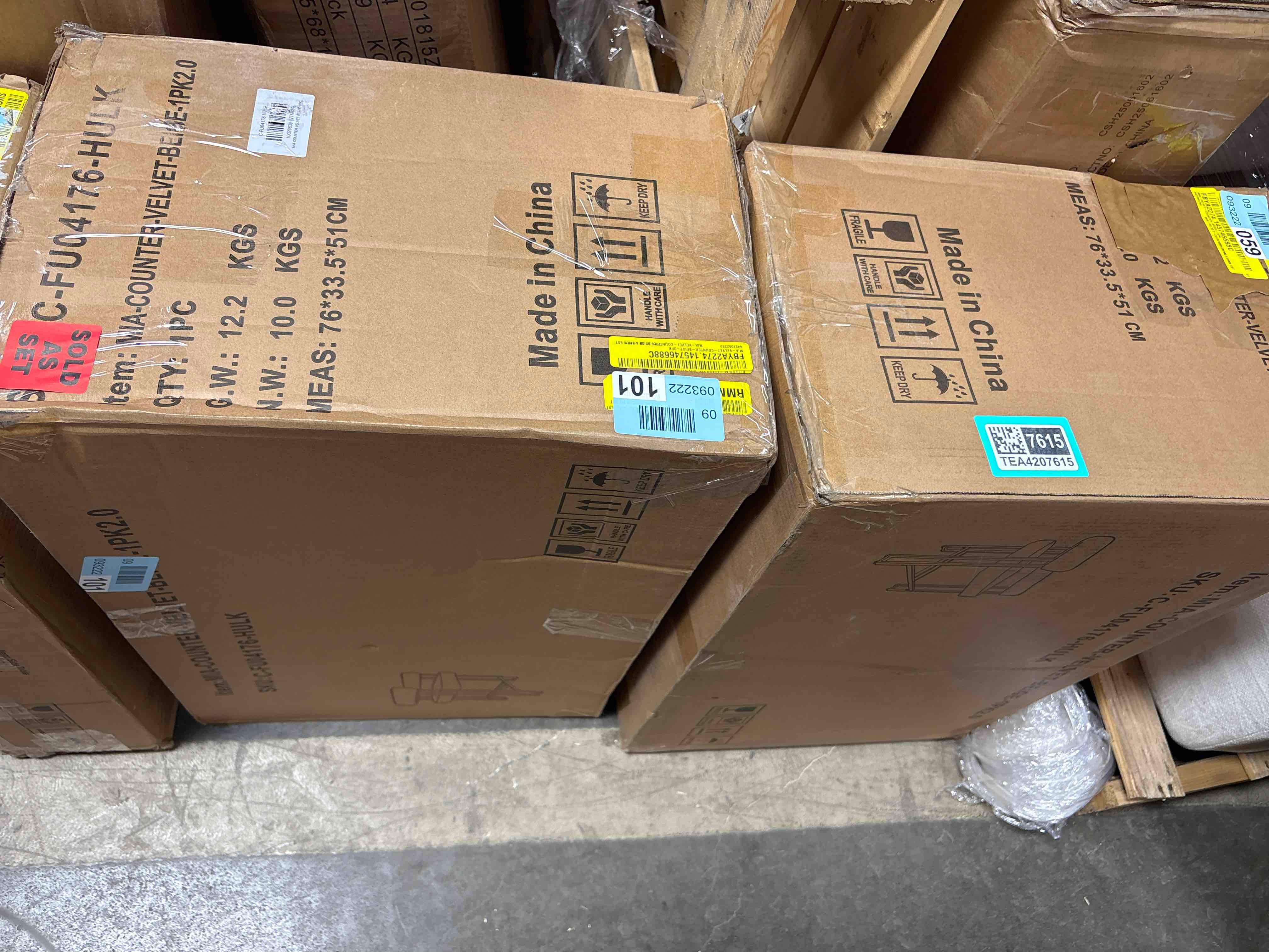 Condition photo showing Good Condition for Rienna Set of 3 Mdern 24" Upholstered Velvet Solid back Counter Stool