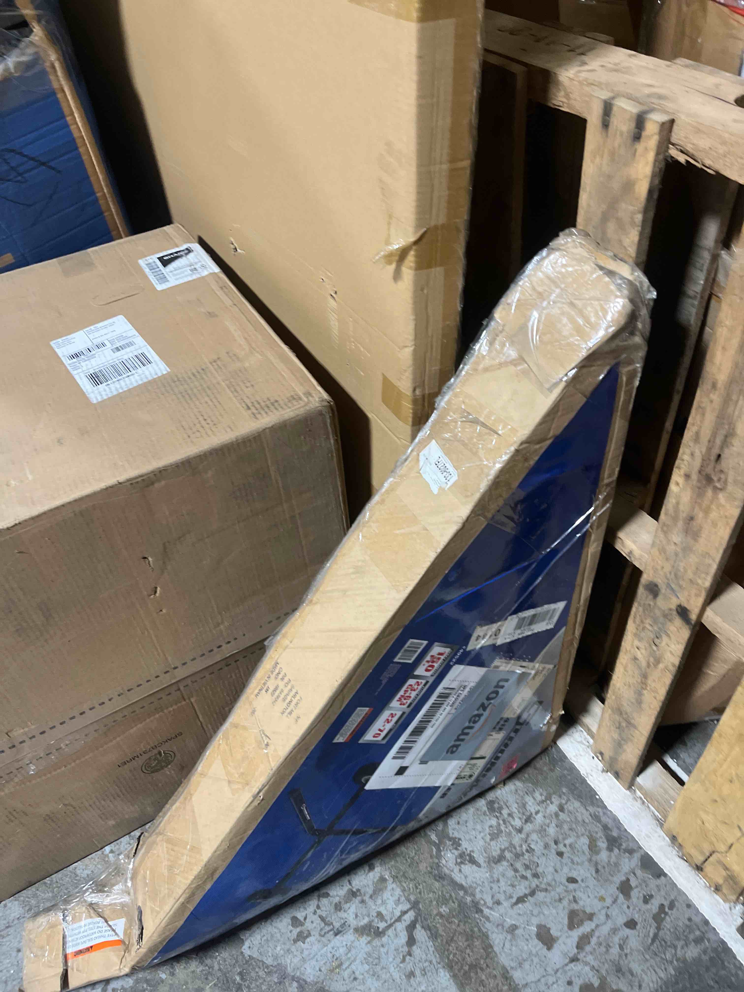 Condition photo showing Good Condition for strongway wheeled sprinkler - 1 1/4in. sprinkler head with 5 nozzles, 8in. rubber tires