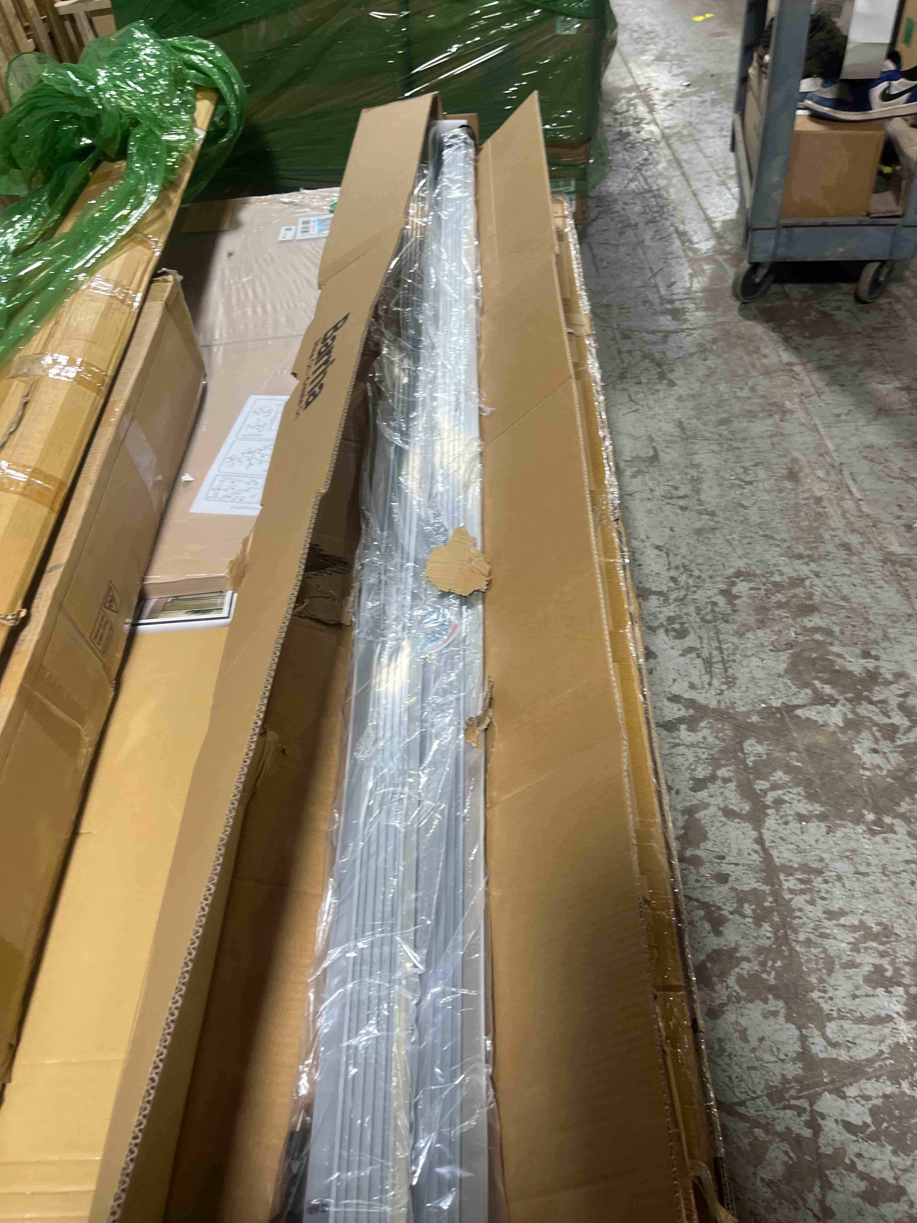 Condition photo showing As Is for barrina tx72 4ft grow light for indoor plants, 72w (500w equivalent), high ppfd, 5000k daylight full spectrum, grow lights for seed starting, vegetable, greenhouse with on/off switch, linkable, 1 pack