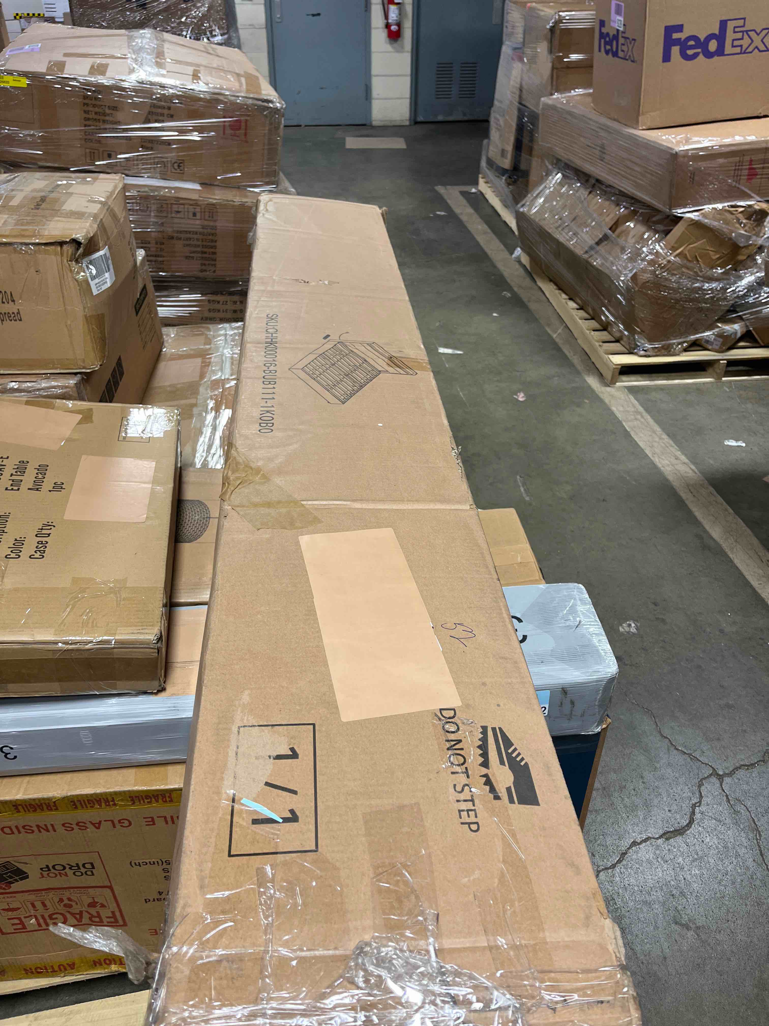 https://s3.amazonaws.com/lotting-images-prod/phillipi/TEA4208010_1778077242901.jpeg