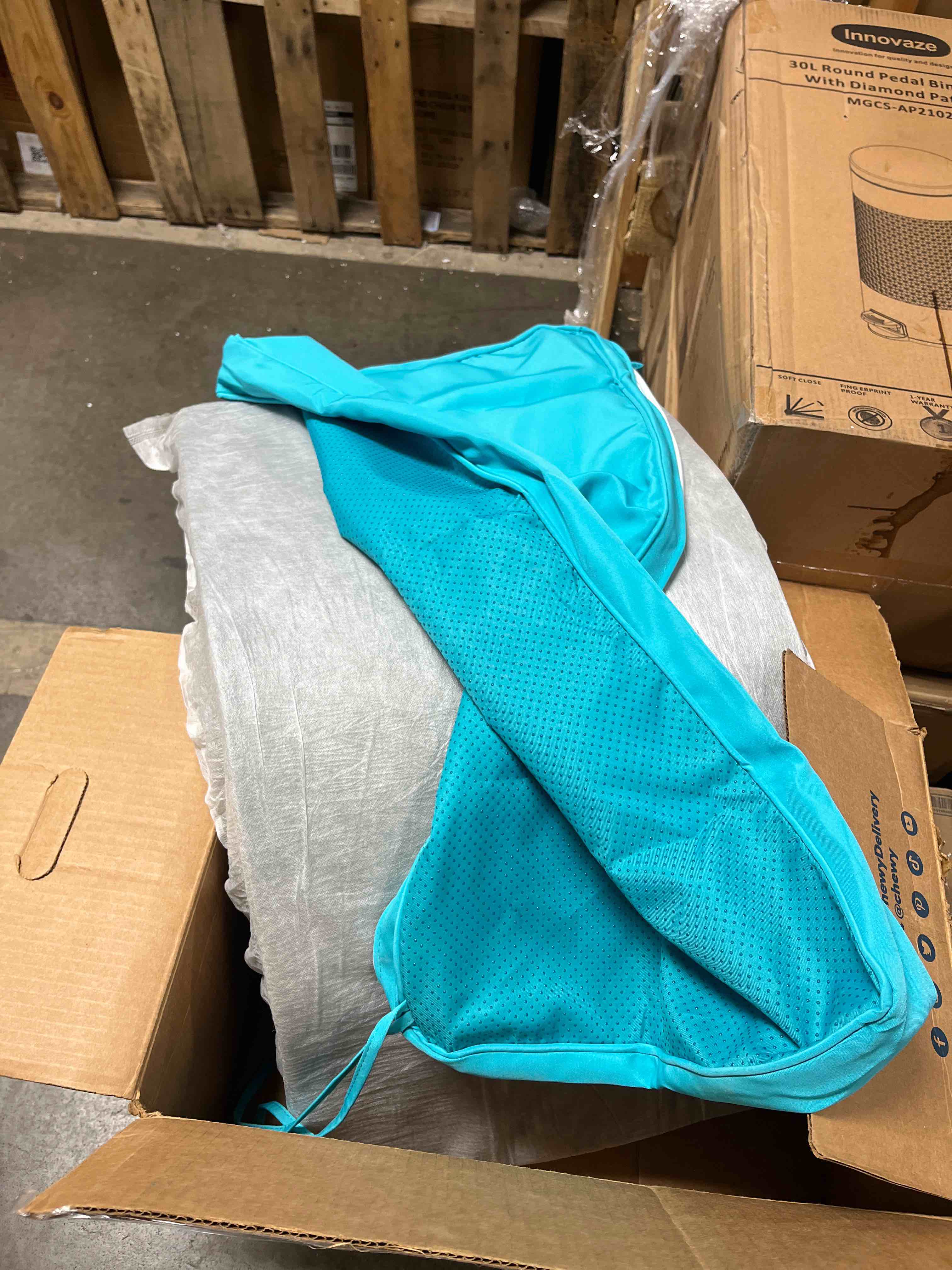 https://s3.amazonaws.com/lotting-images-prod/phillipi/TEA4208015_1778078497379.jpeg