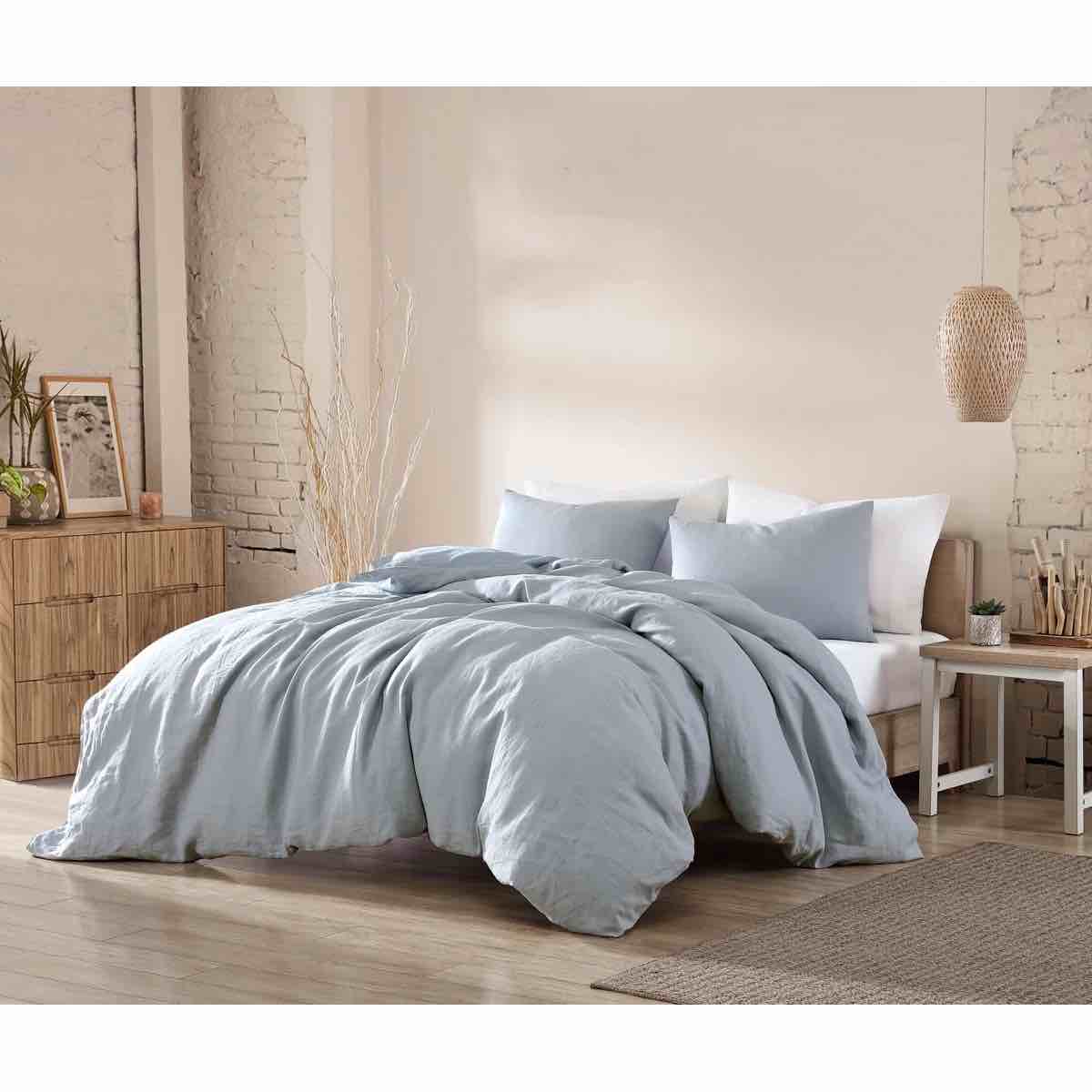 Condition photo showing New/Like New for percale king comforter set