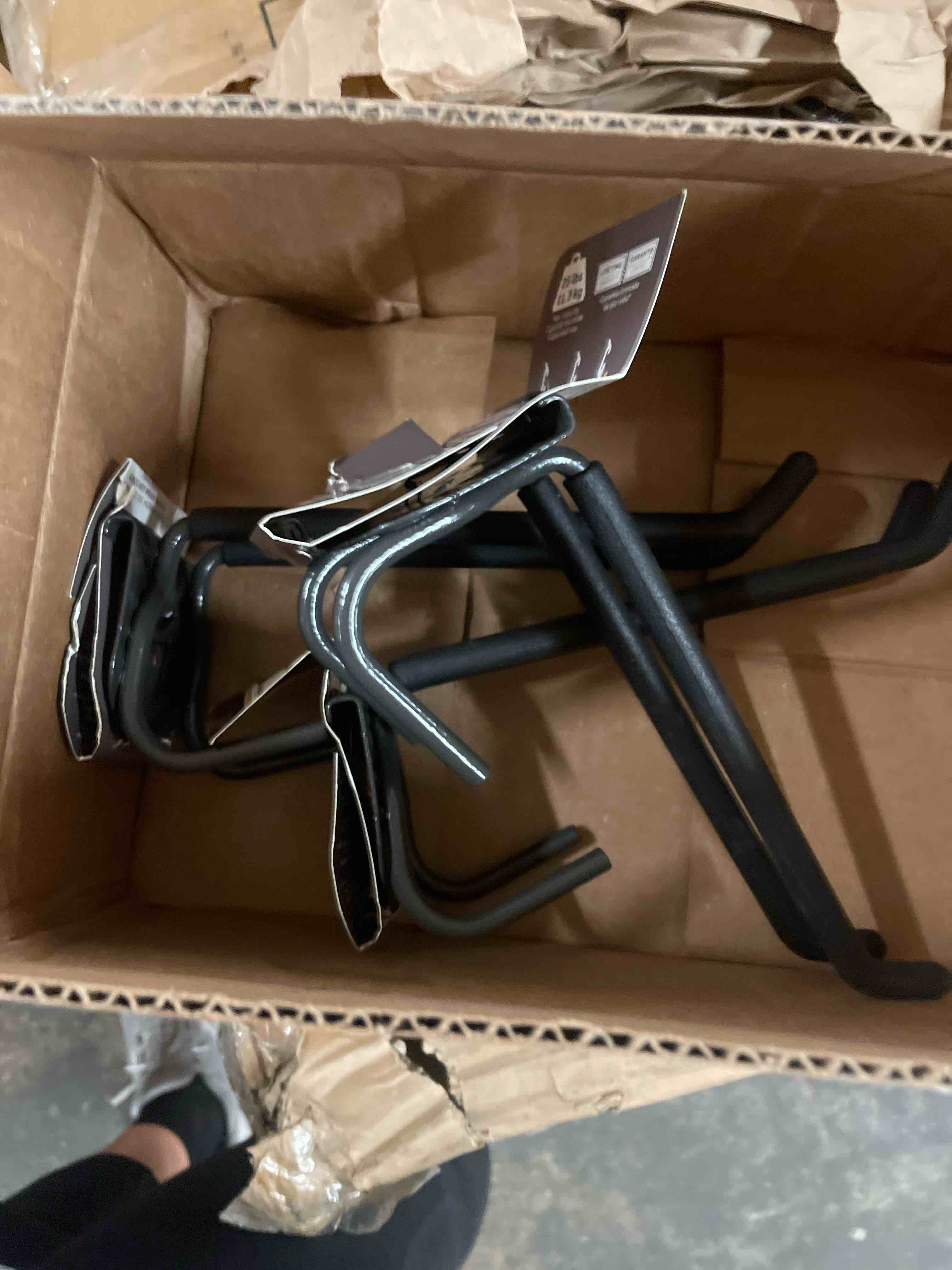 Condition photo showing New/Like New for gladiator gawexxthsh tool hook , black , medium