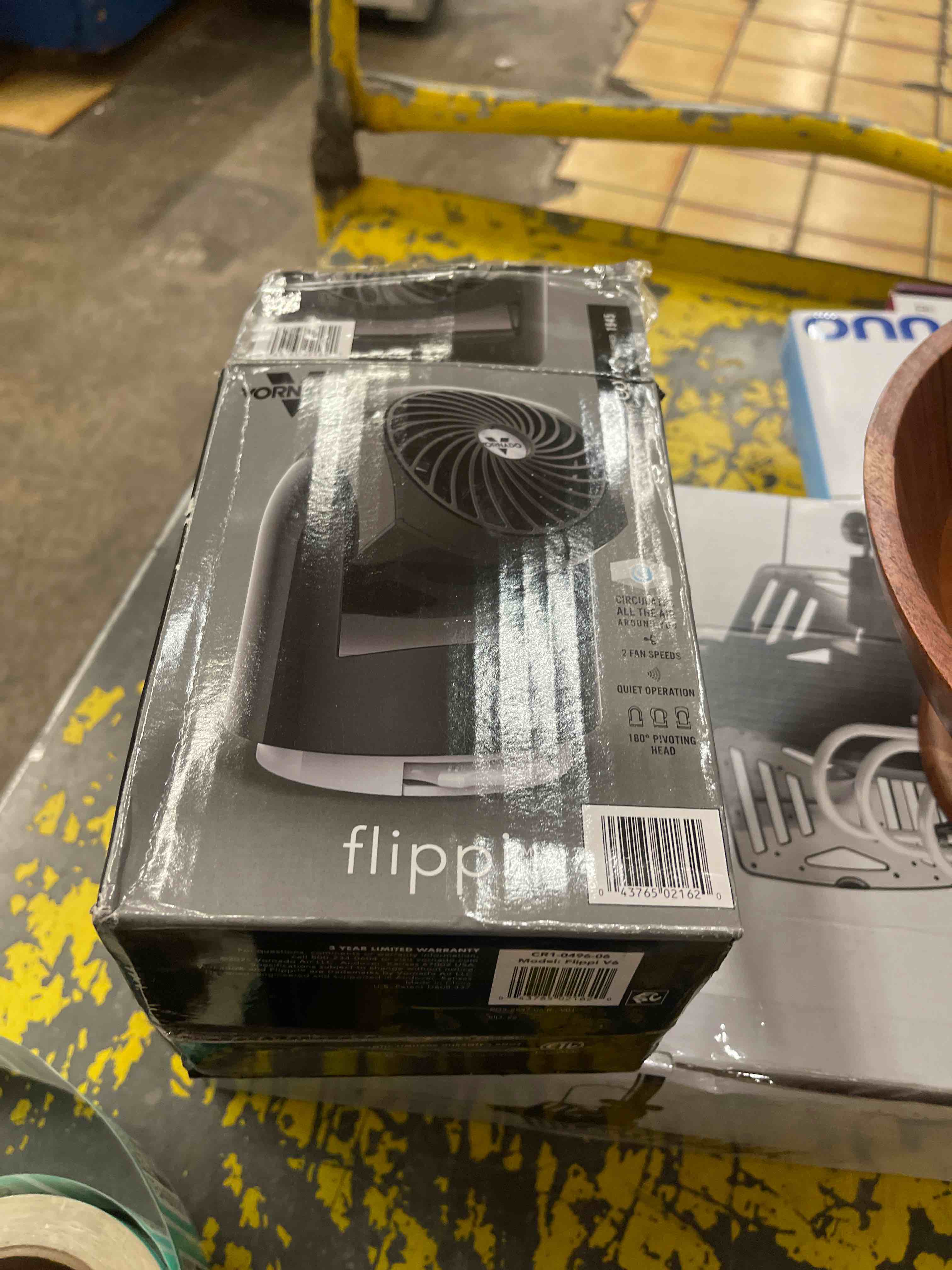 Condition photo showing New/Like New for vornado flippi v6 compact air circulator fan  adjustable head  2 speeds  black