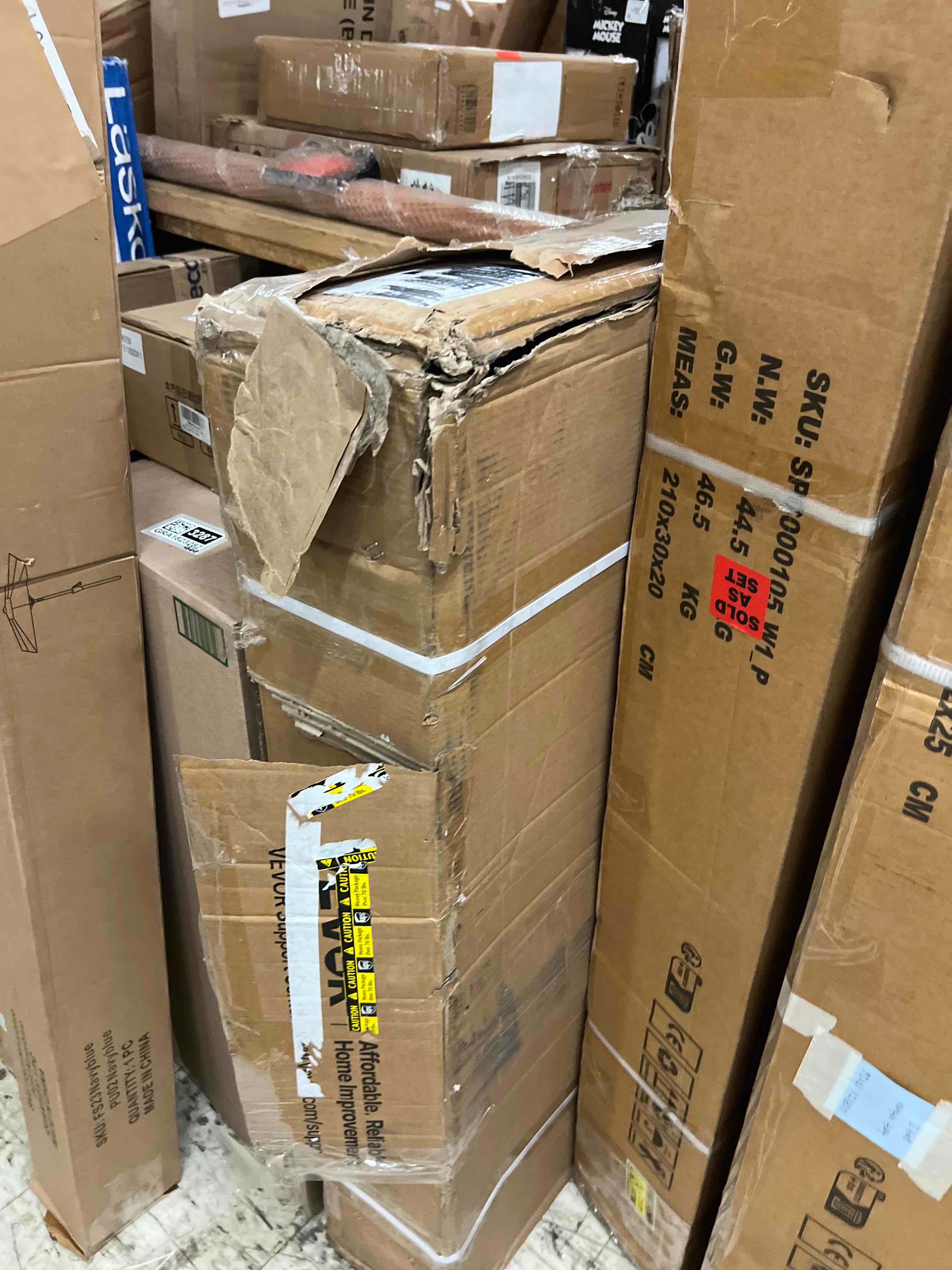 Condition photo showing New/Like New for vevor skid steer pallet fork frame, 4000 lbs rated capacity, 45-inch pallet fork frame attachments with 2-inch hitch receiver & spear sleeves, fit for quick attach tractor loaders, frame only