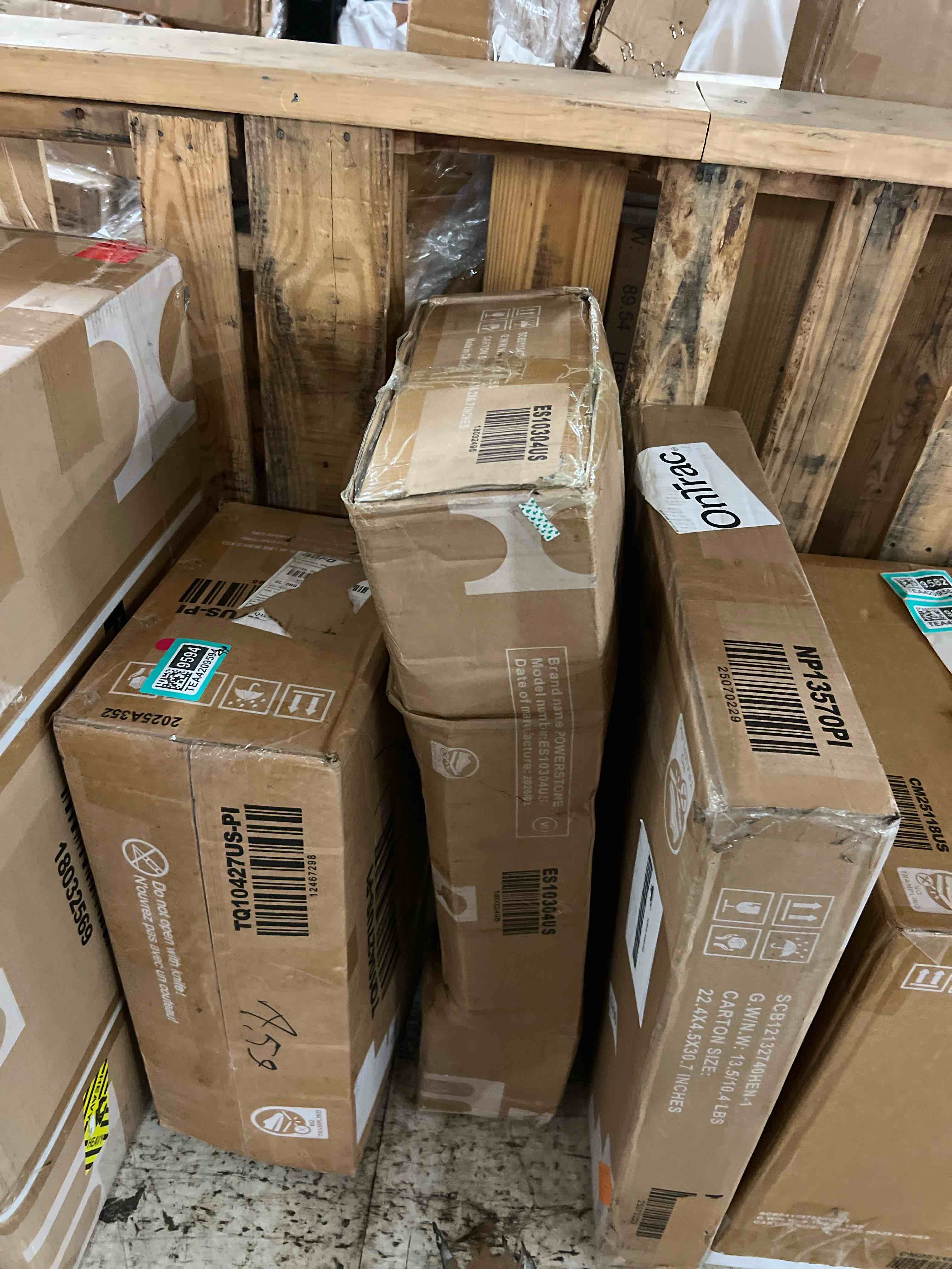 Condition photo showing New/Like New for giantex 660lbs weight computing digital scale floor platform scale for weighing luggage package shipping mailing postal scale with accurate lb/kg price calculator, high-definition display (black)