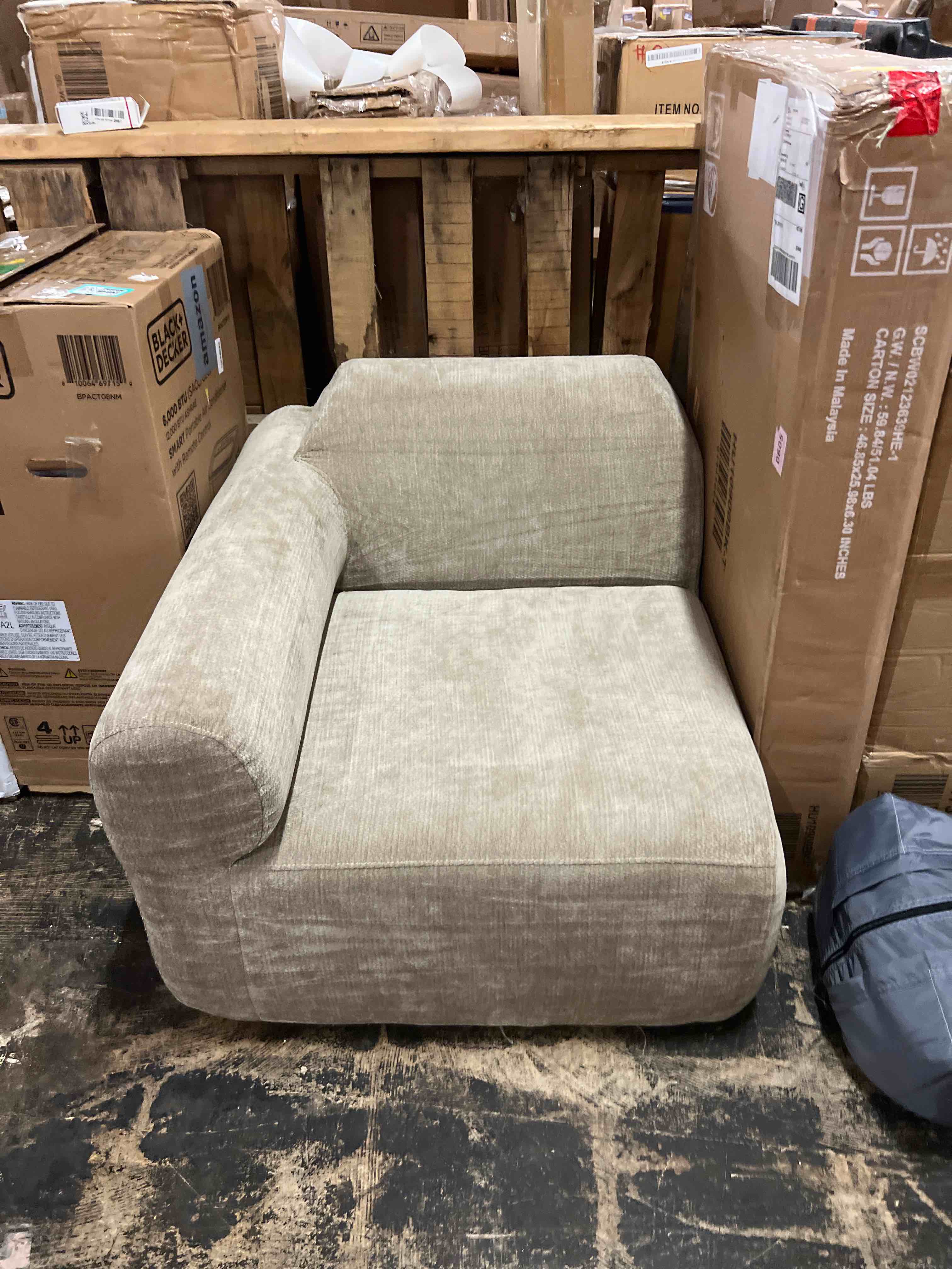 Condition photo showing New/Like New for christopher knight home modern chair