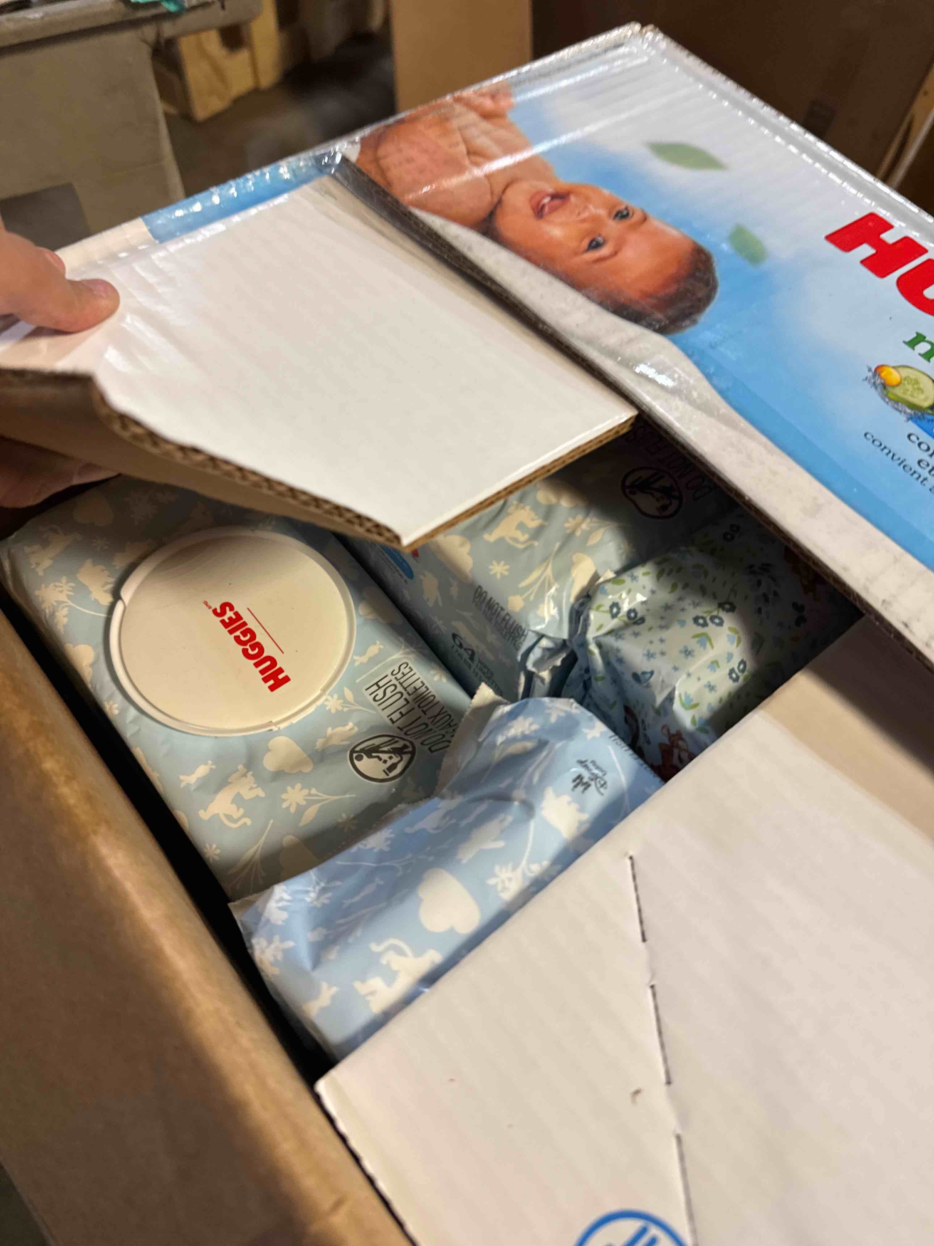 Condition photo showing Good Condition for Huggies Natural Care Refreshing Scented Baby Wipes - 960ct ( Missing a few packs)