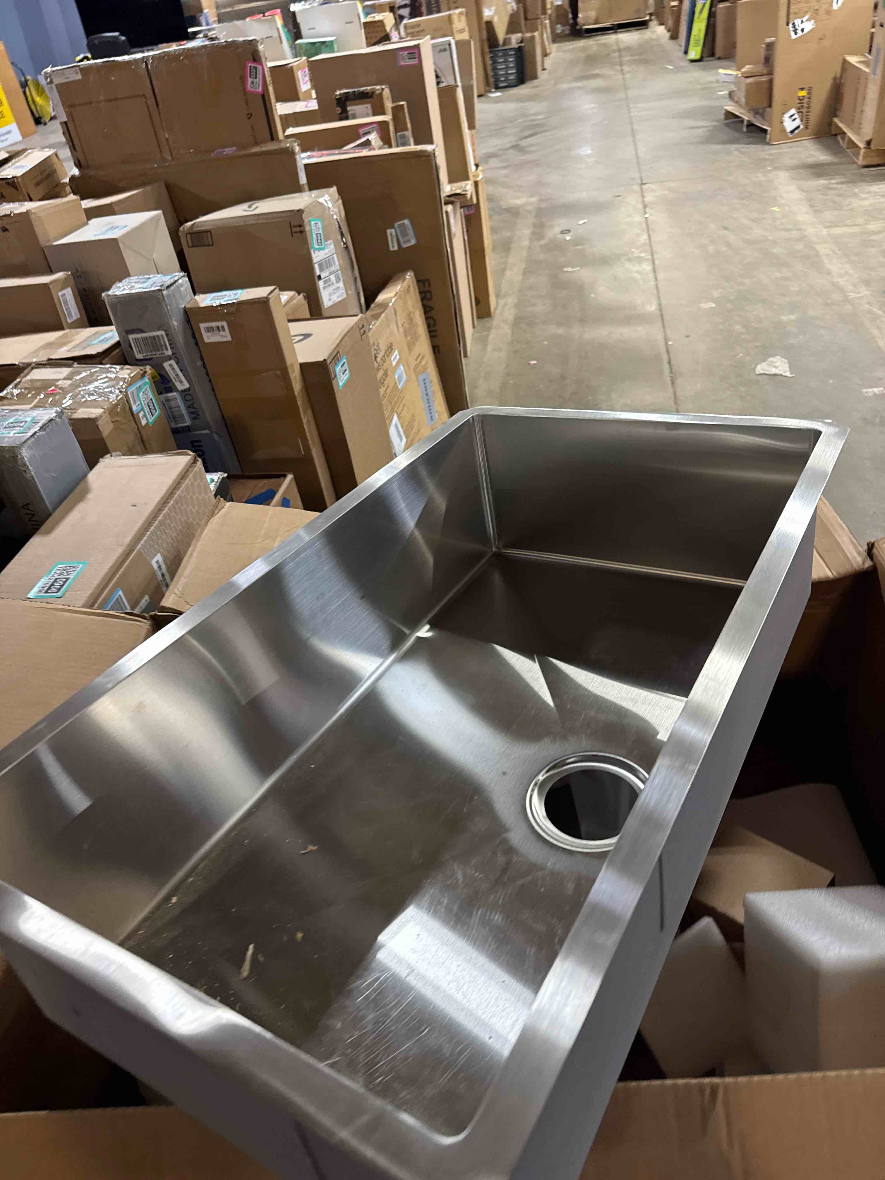 Condition photo showing Good Condition for 33 inch Undermount Kitchen Sink - Oumuch 33x19 Undermount Kitchen Sink 16 Gauge Stainless Steel Sinks Single Bowl Under Counter Basin for Kitchens