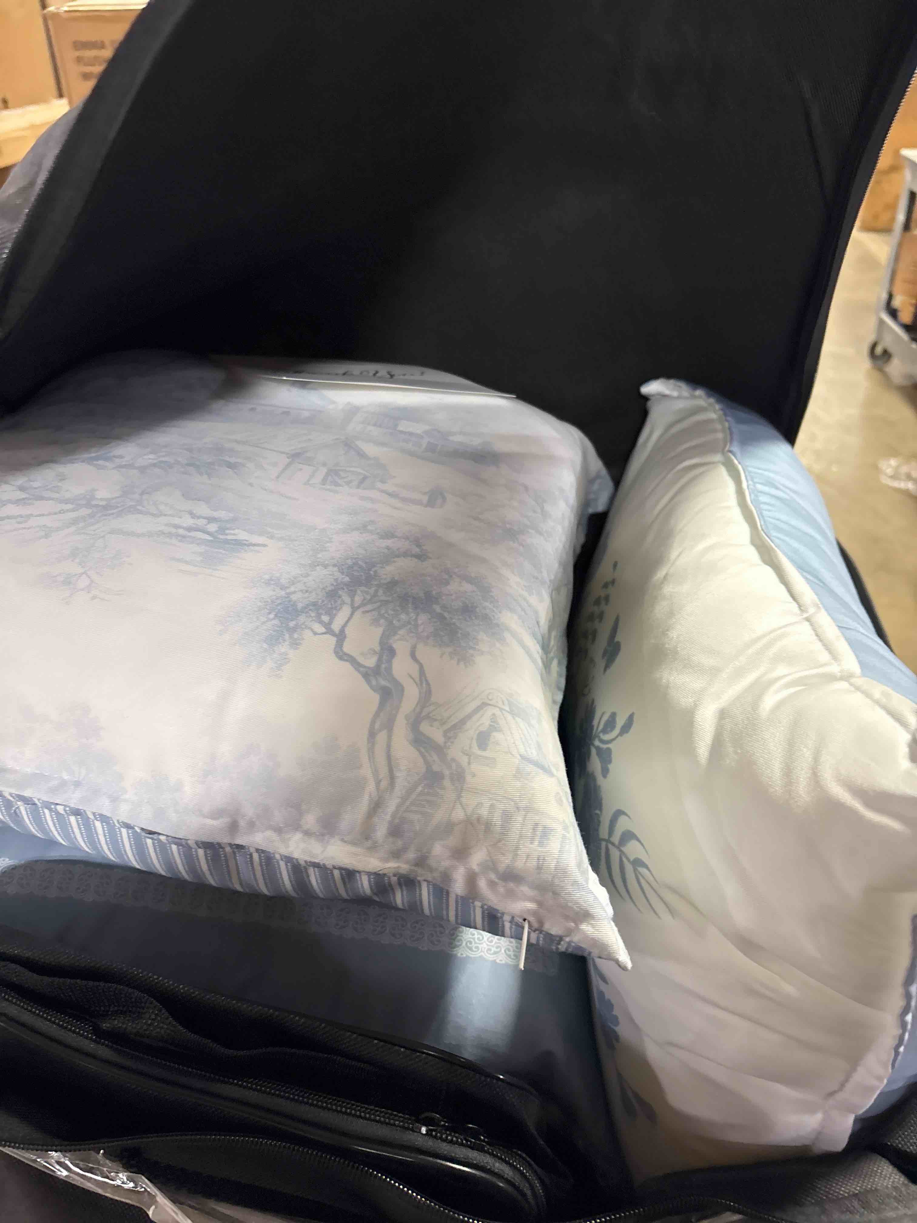 Condition photo showing Good Condition for Rustic Cabin Cornflower Blue Comforter 8 Piece, THROW PILLOWS AND PILLOW COVERS ONLY*