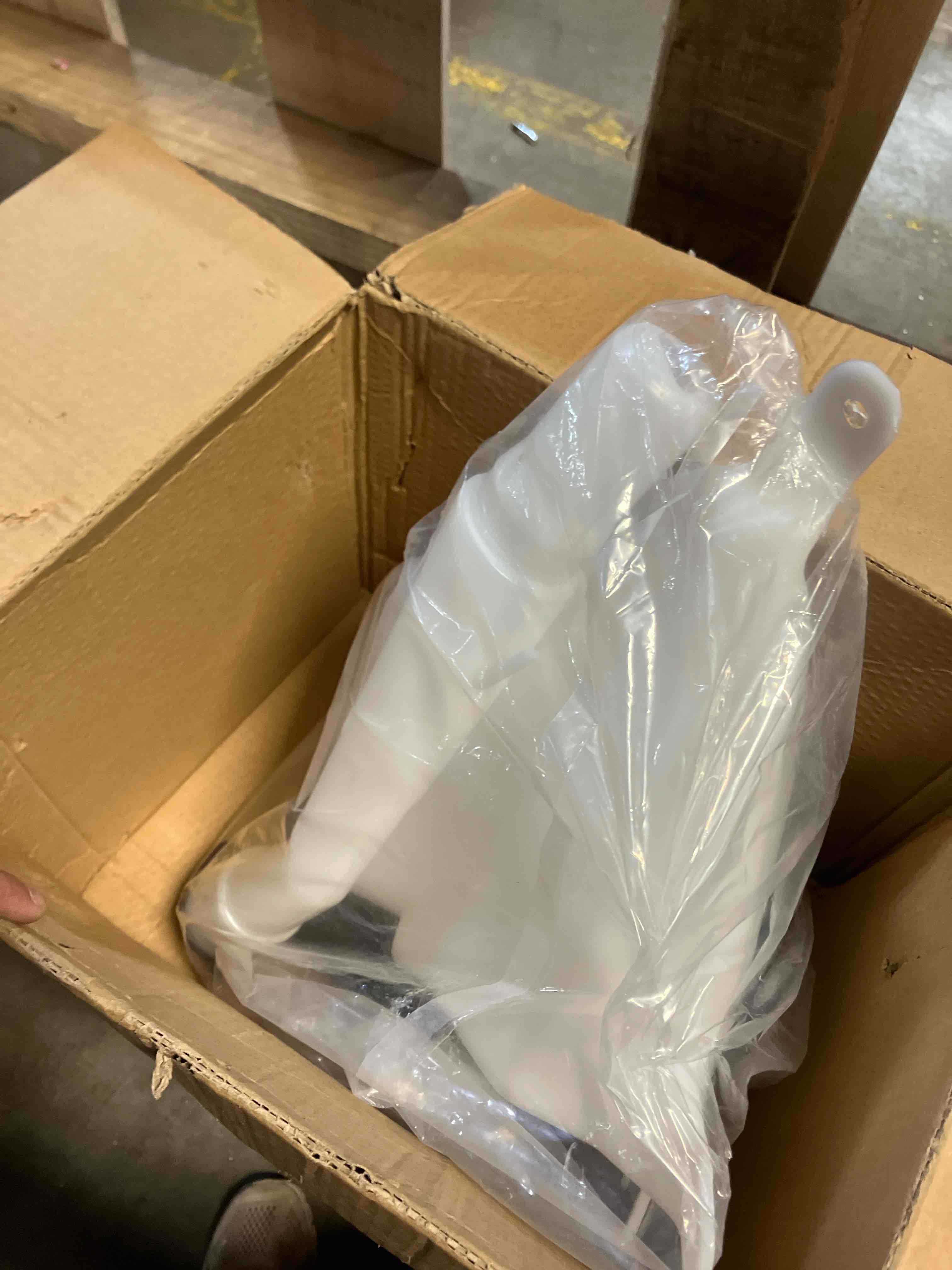 Condition photo showing New/Like New for Windshield Washer Reservoir 8531504060 with Sensor Hole&Cap, Compatible with TOYOTA Tacoma 1998 1999 2000 2001 2002 2003 2004, Windshield Fluid Wiper Reservoir, Washer Jar, Replace# TO1288184