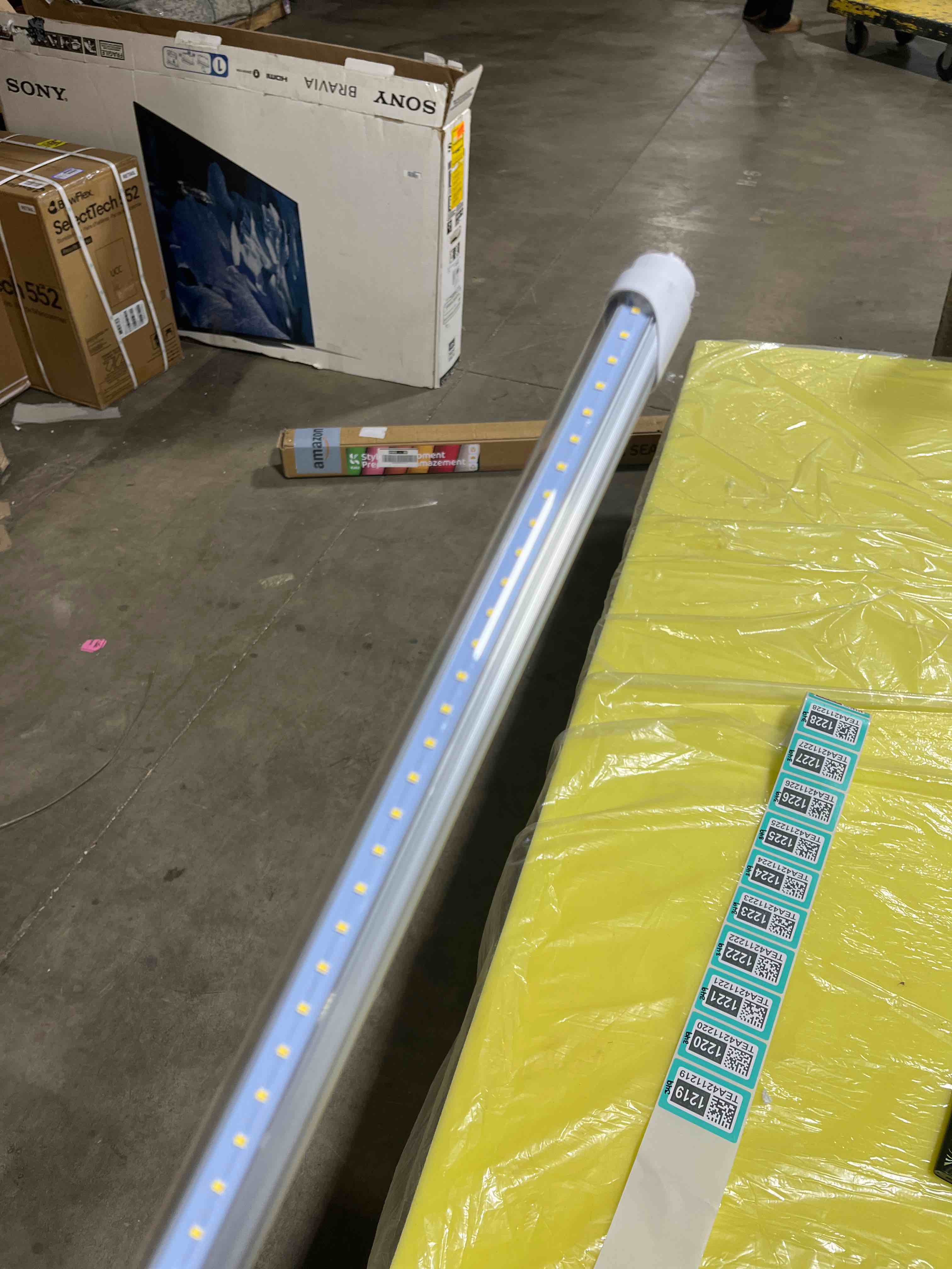 Condition photo showing Good Condition for JESLED 4FT LED T8 Type A+B Tube Lights, 24W(65W Equivalent), 3200LM, 6000K, Single or Double End Powered, Plug and Play or Ballast Bypass, 4 Foot T10 T12 Fluorescent Bulbs Replacement, Clear(4-Pack)