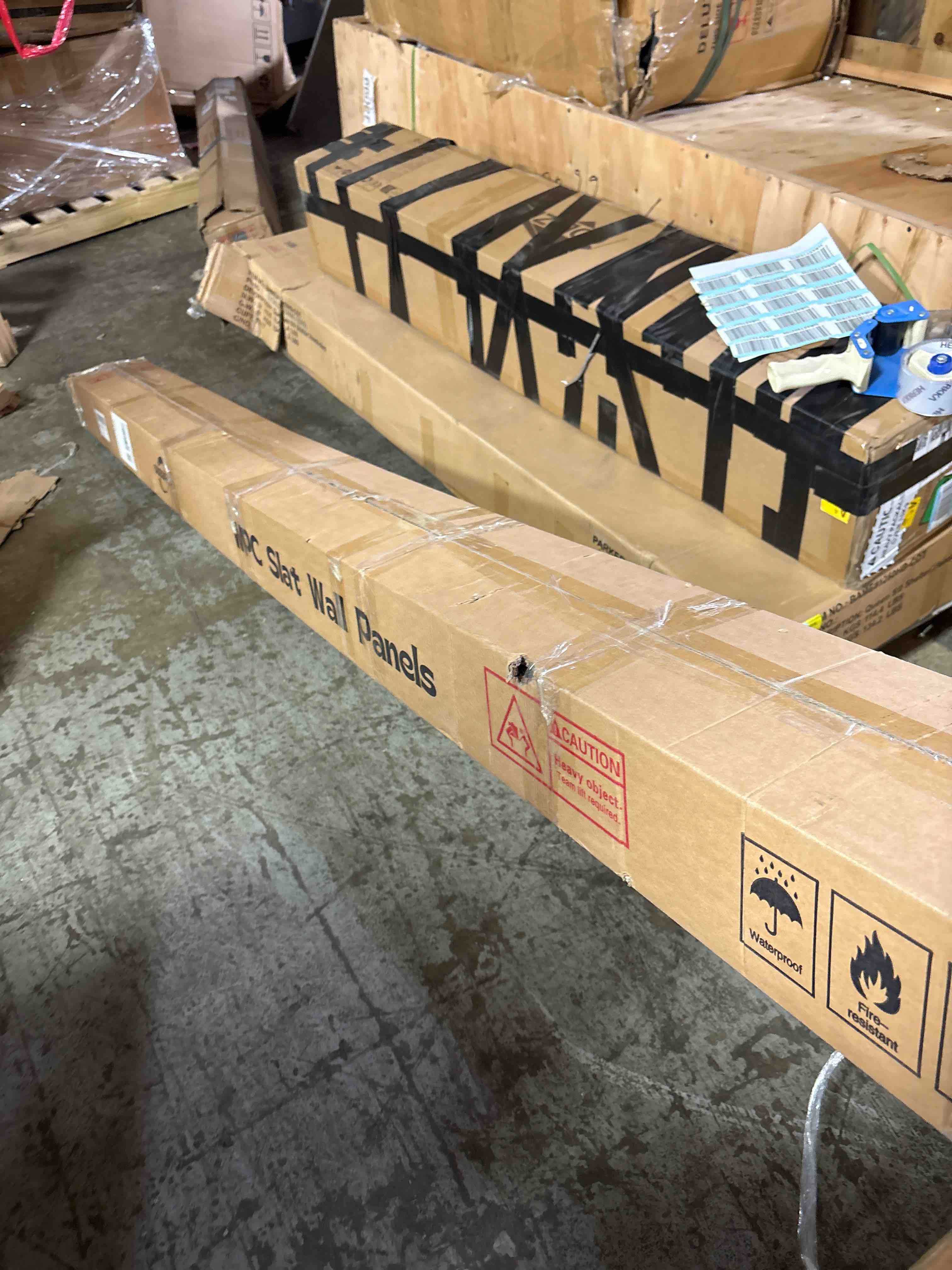 Condition photo showing New/Like New for OUZUGIE WPC Acoustic Slat Wall Paneling, 8-Pack 114 x 6 Inches 3D Wall Panels for Interior Wall Decor,Living Room,TV Background,Study Room,Office Spaces,Bedroom,High Grille (Teak) (High)96“ x 6" Teak