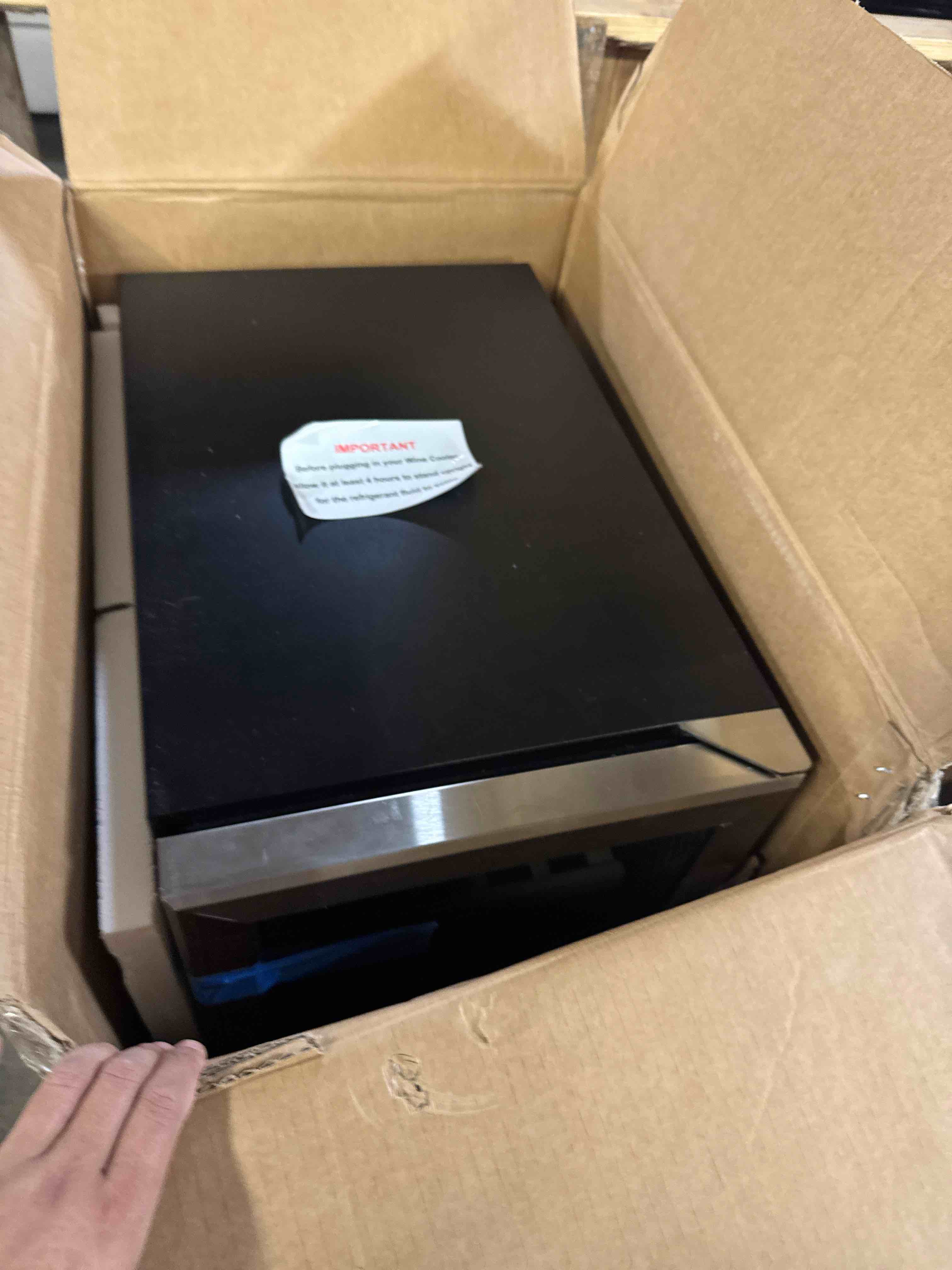 Condition photo showing Good Condition for 15 inch 28 bottle built-in/freestanding wine cooler.