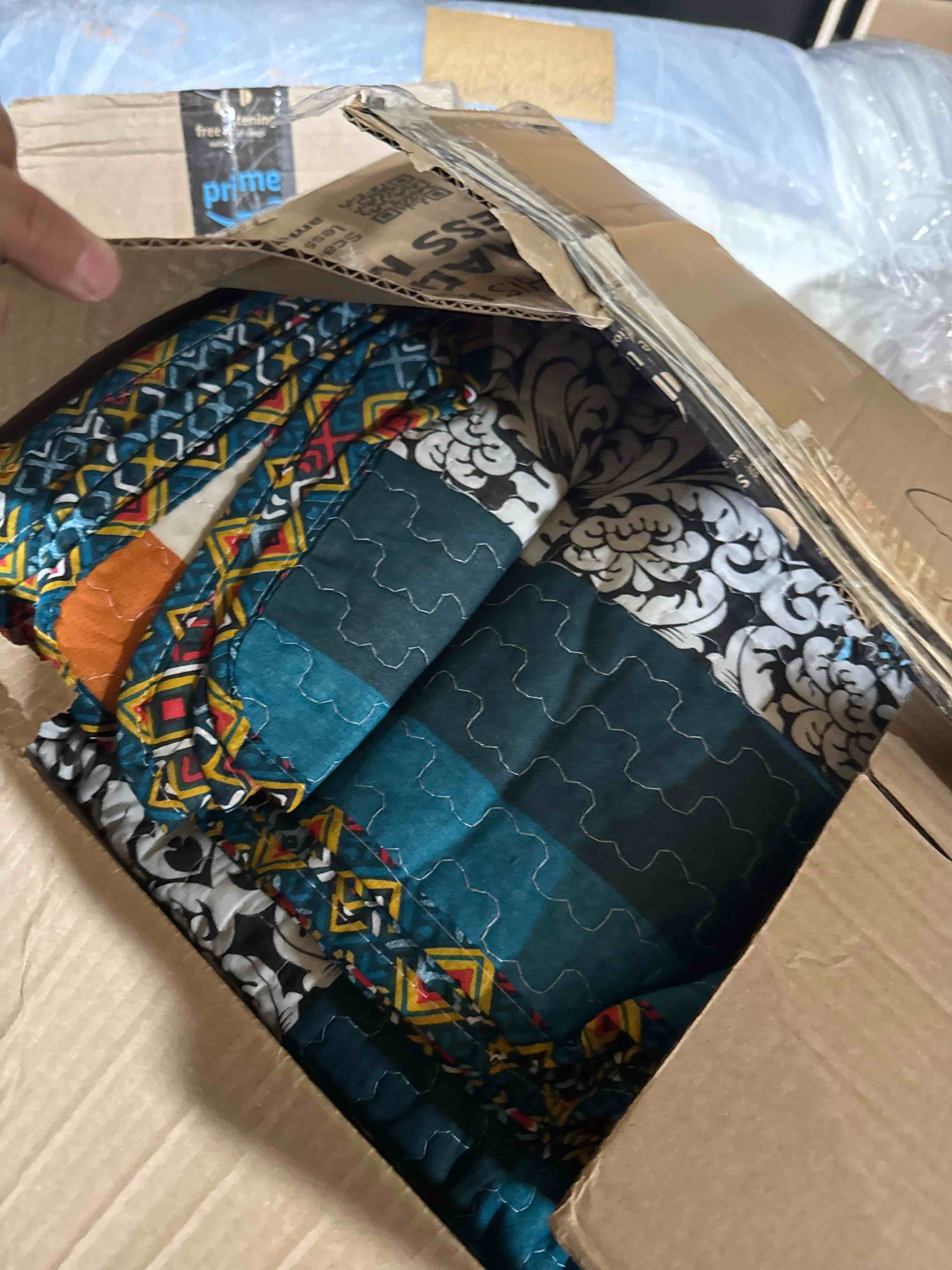 Condition photo showing Good Condition for lush décor 3pc king boho stripe reversible oversized quilt set turquoise blue/tangerine: machine washable, oeko-tex certified