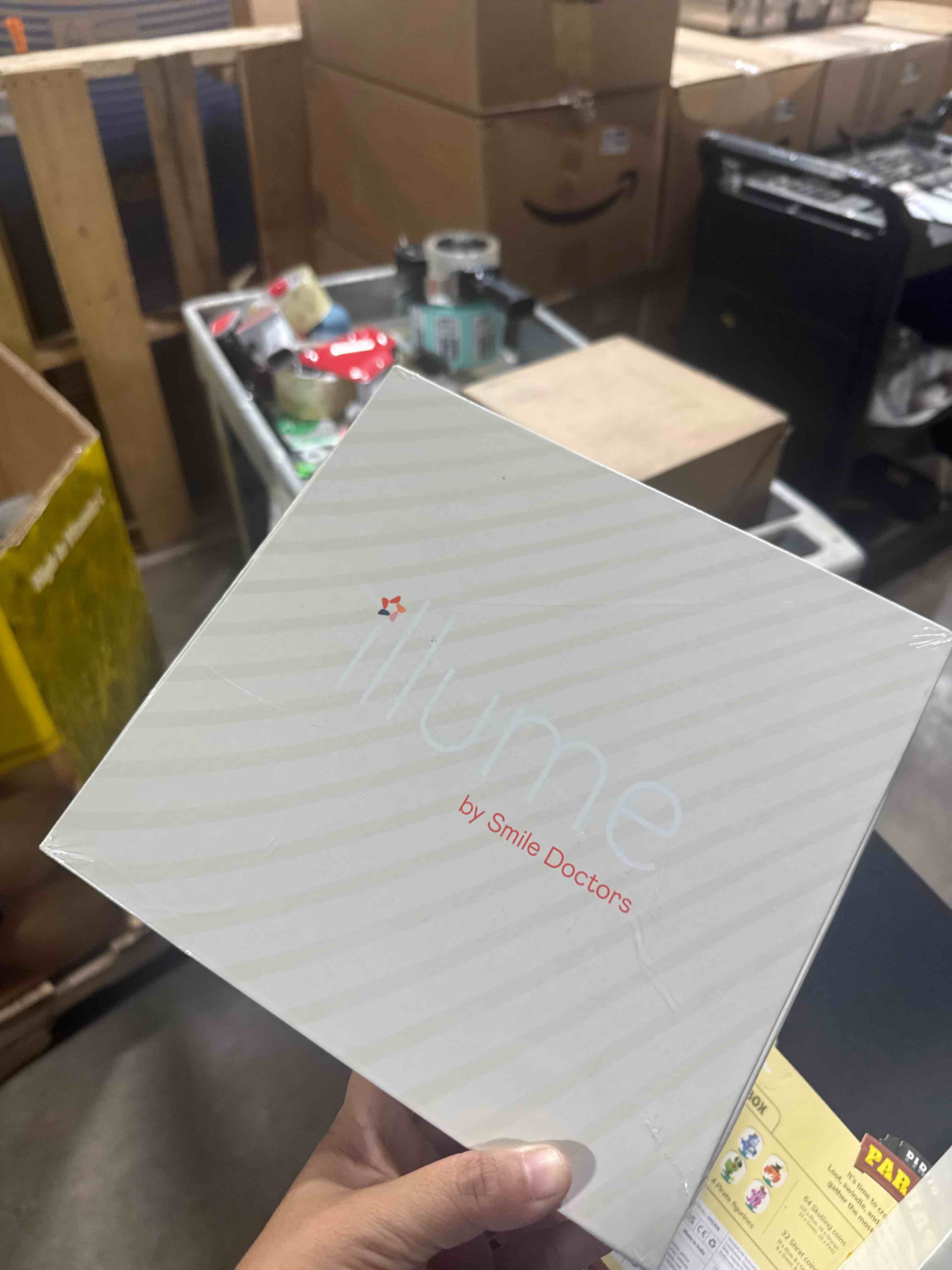 Condition photo showing New/Like New for illume teeth whitening kit 