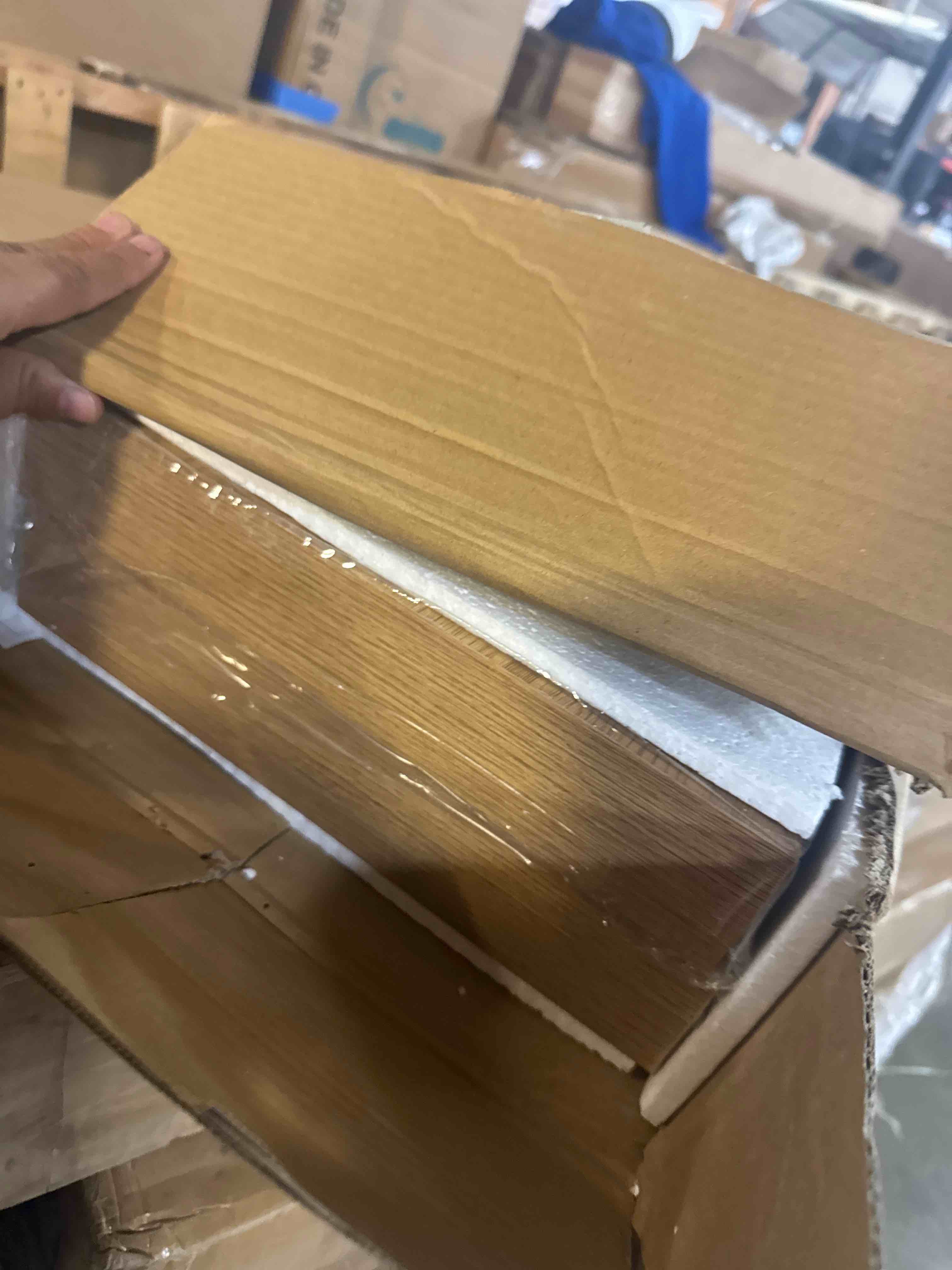https://s3.amazonaws.com/lotting-images-prod/phillipi/TEA4212024_1777396114891.jpeg