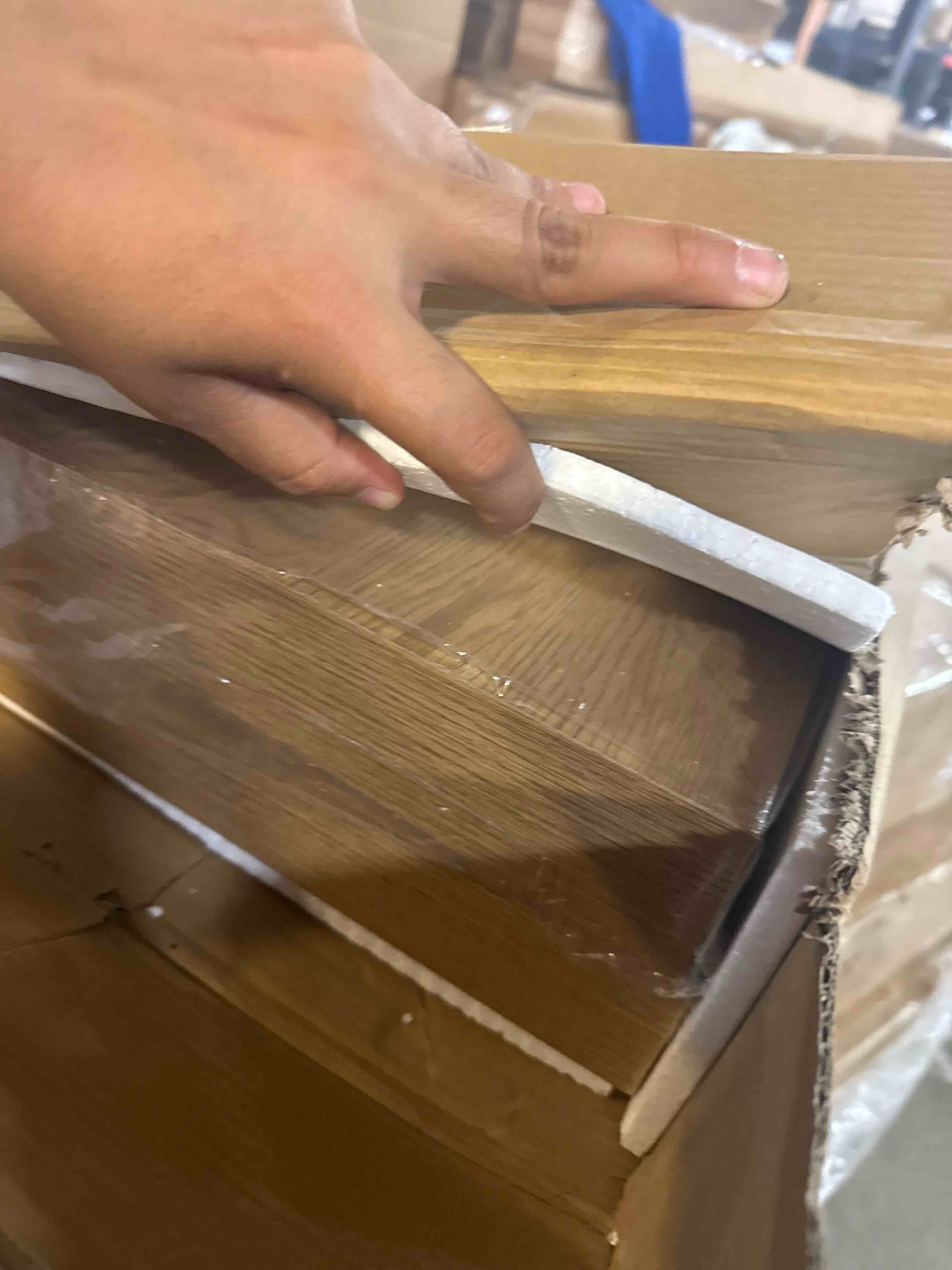 https://s3.amazonaws.com/lotting-images-prod/phillipi/TEA4212024_1777396117159.jpeg