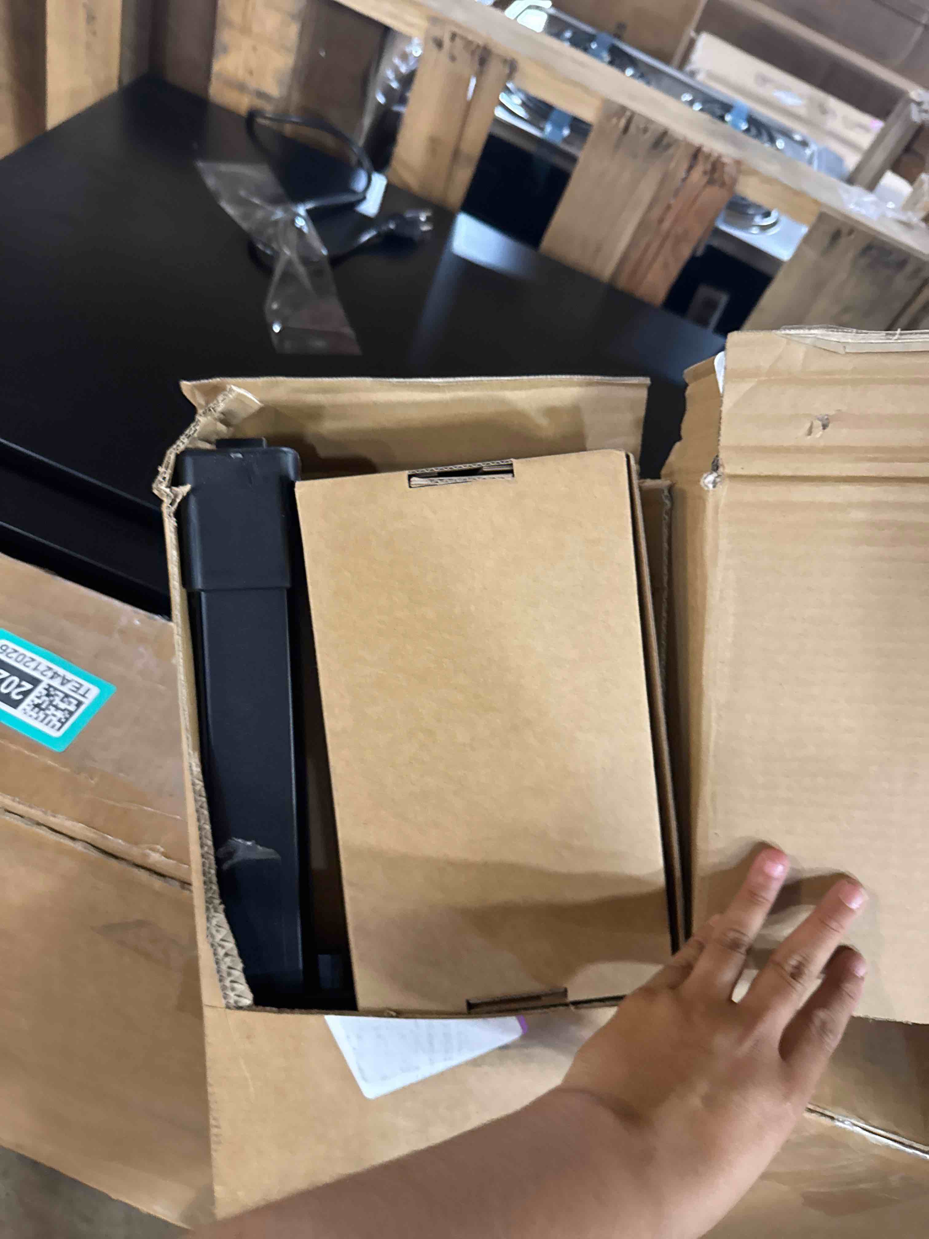 https://s3.amazonaws.com/lotting-images-prod/phillipi/TEA4212027_1777396580603.jpeg