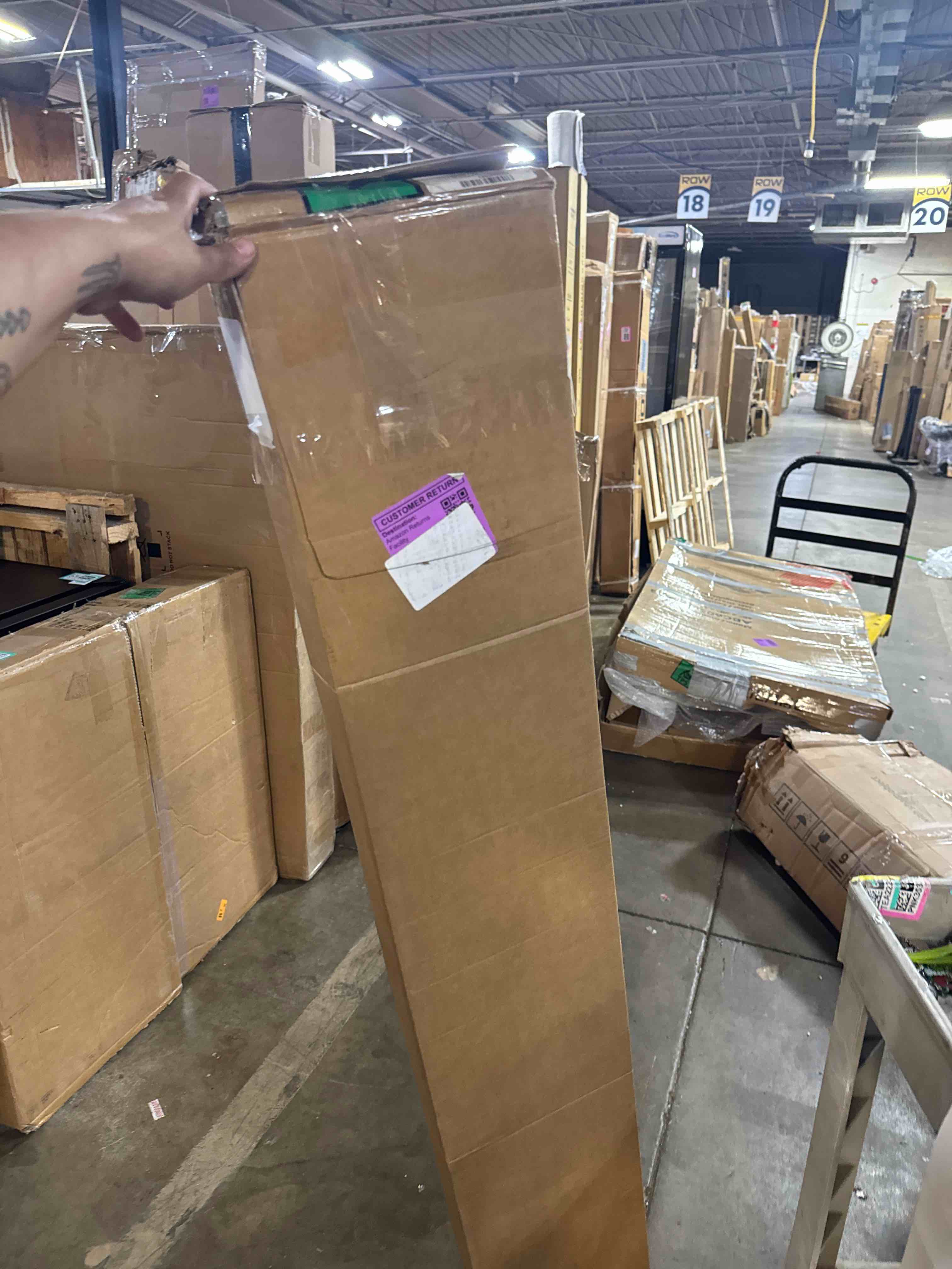 https://s3.amazonaws.com/lotting-images-prod/phillipi/TEA4212027_1777396602911.jpeg