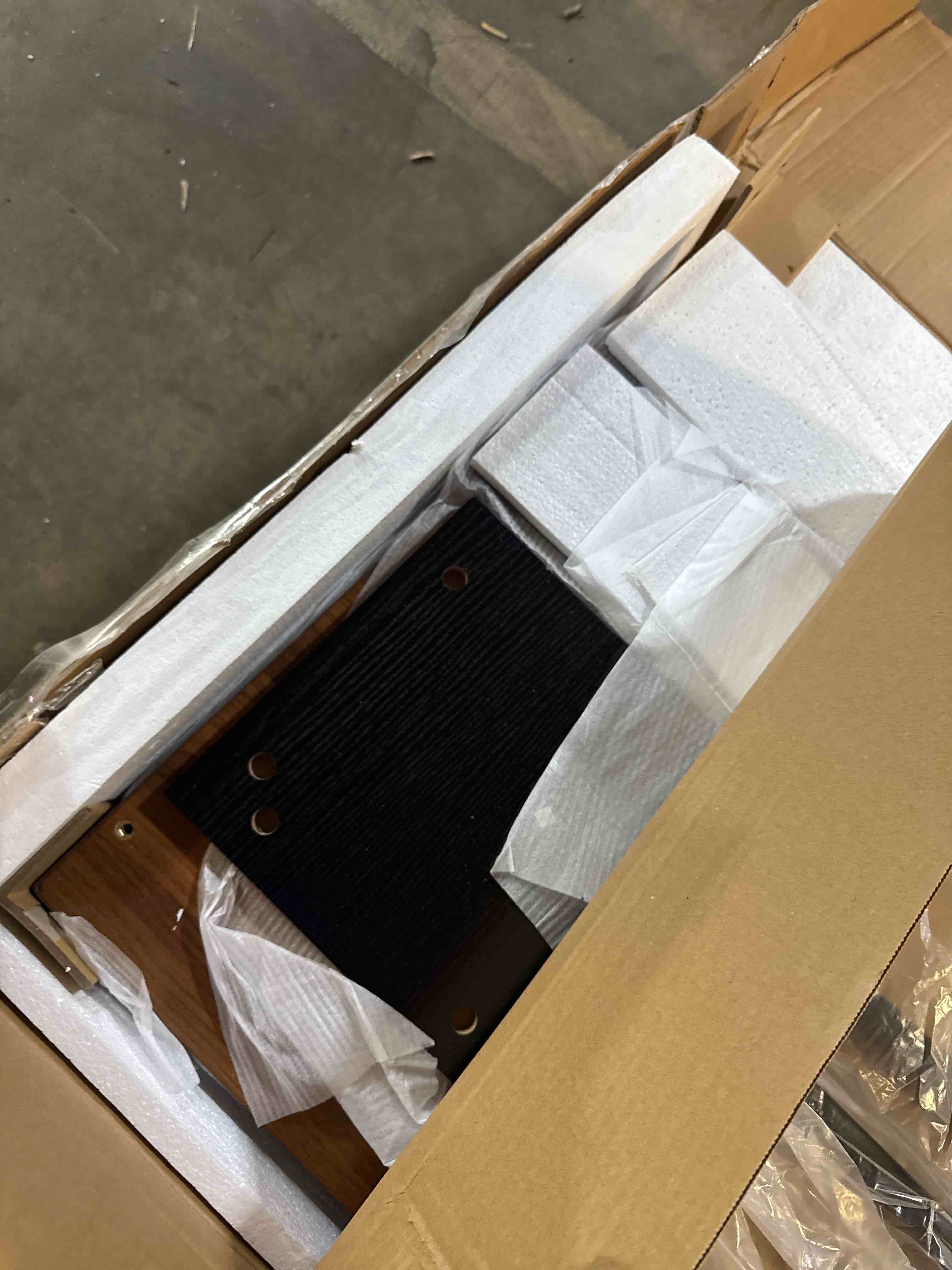 https://s3.amazonaws.com/lotting-images-prod/phillipi/TEA4212156_1778607441218.jpeg