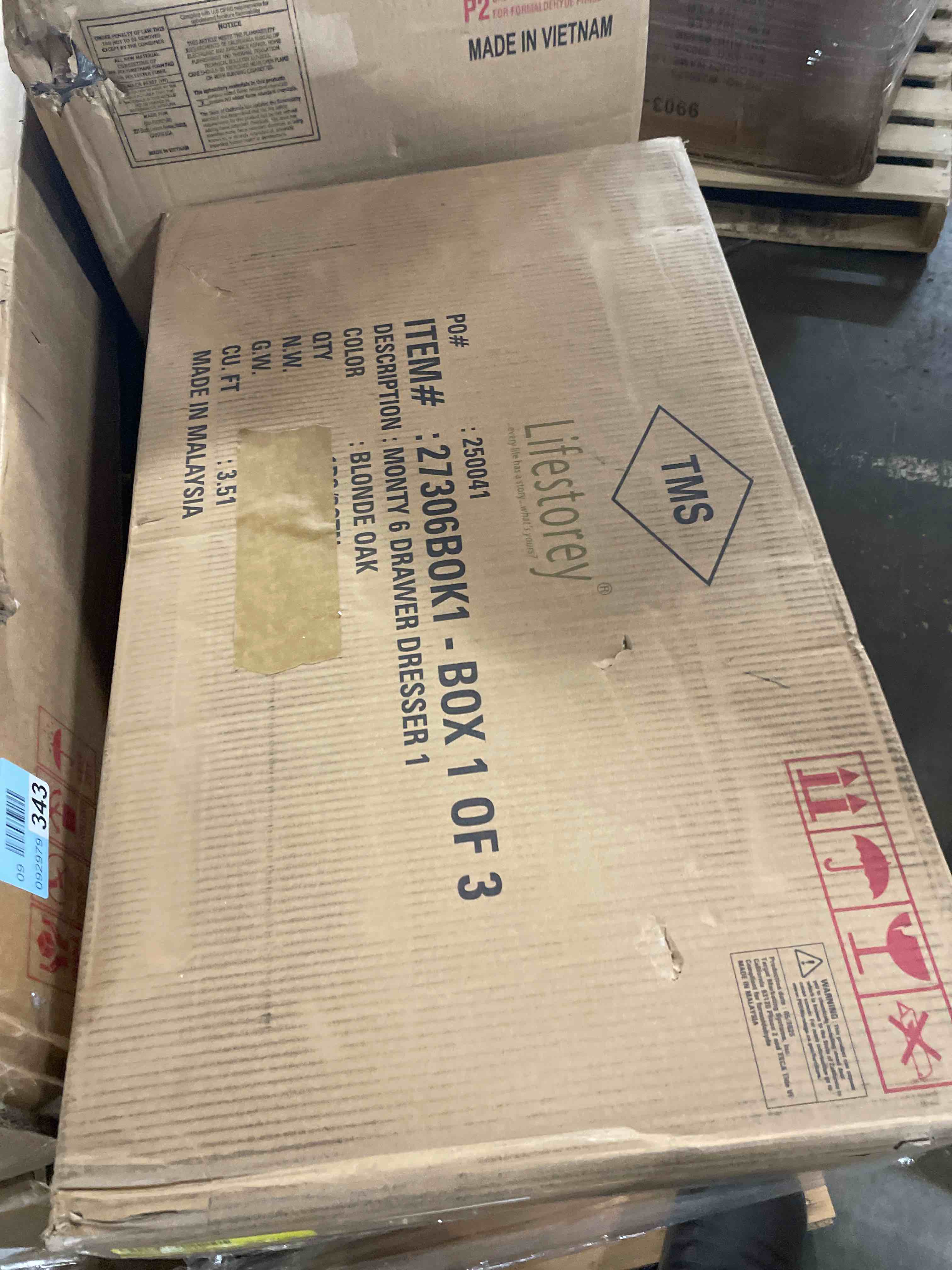 Condition photo showing New/Like New for ONLY BOX 1/3 Camilla 31.5" W6  Drawer Dresser  