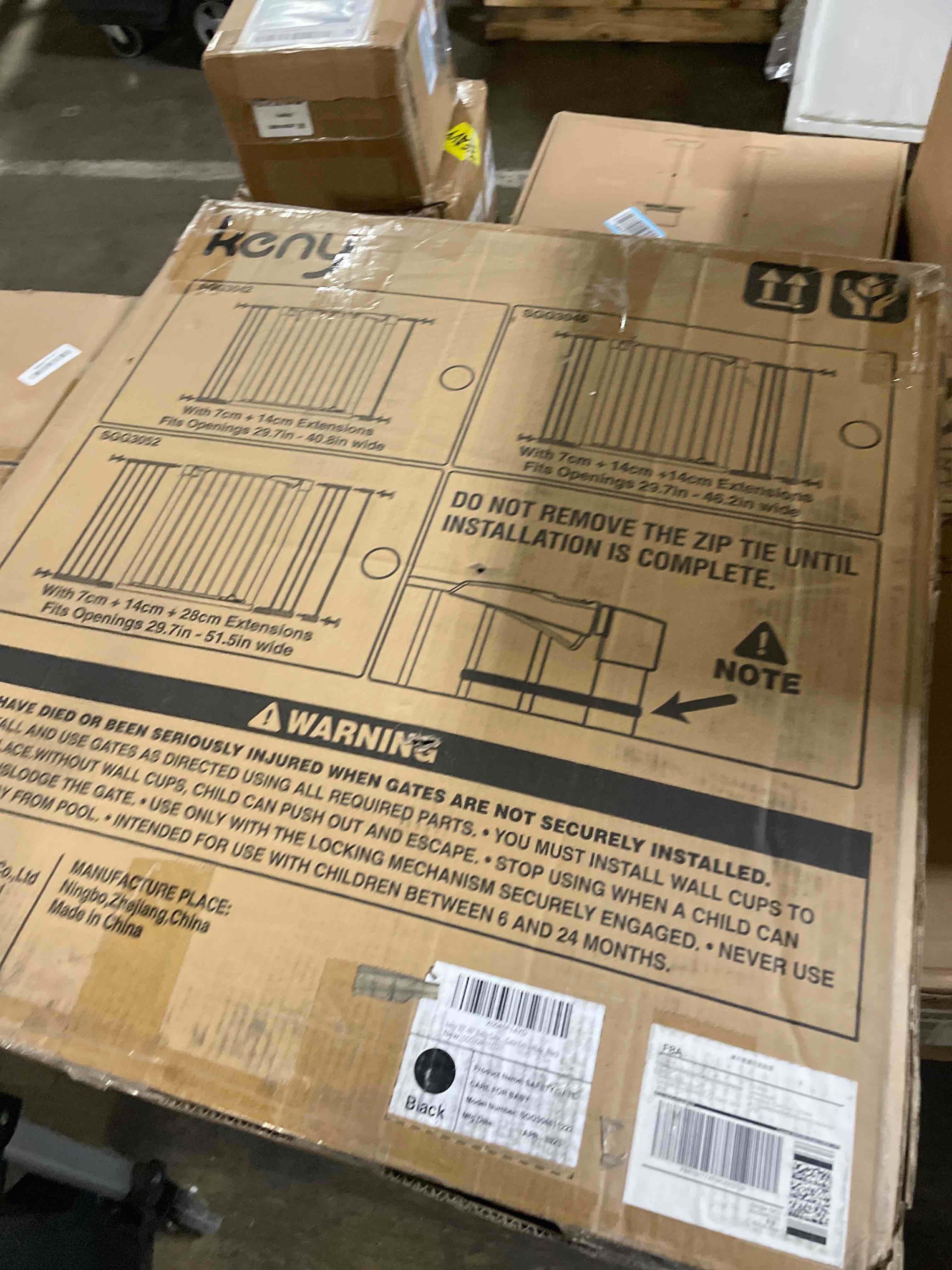 Condition photo showing Good Condition for keny 29.7"-46" Baby Gate for Stairs, Auto Close Dog Gates for Doorways, Pressured Mounted No Drilling Pet Gate Extra Wide, One-Hand Opening Dual Lock Stair Gate, Indoor Kids Necessities, Black Black 29.7-46"Wide,30"Tall