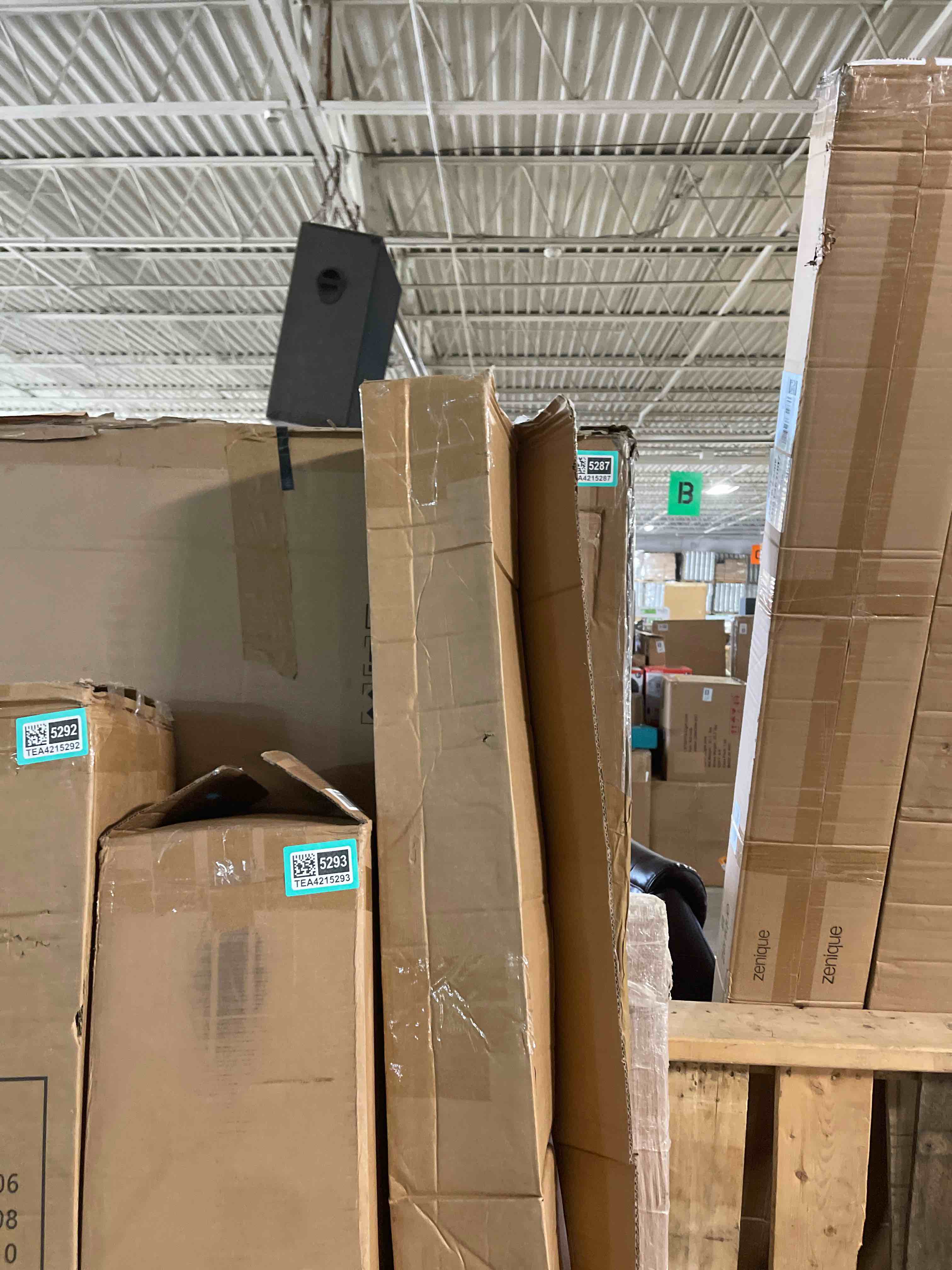 Condition photo showing New/Like New for Amazon Basics Cross Rail Roof Rack, 52 inches, Fits up to 46" Spans between Raised Side Rails with Gap, Pack of 2, Black/Silver