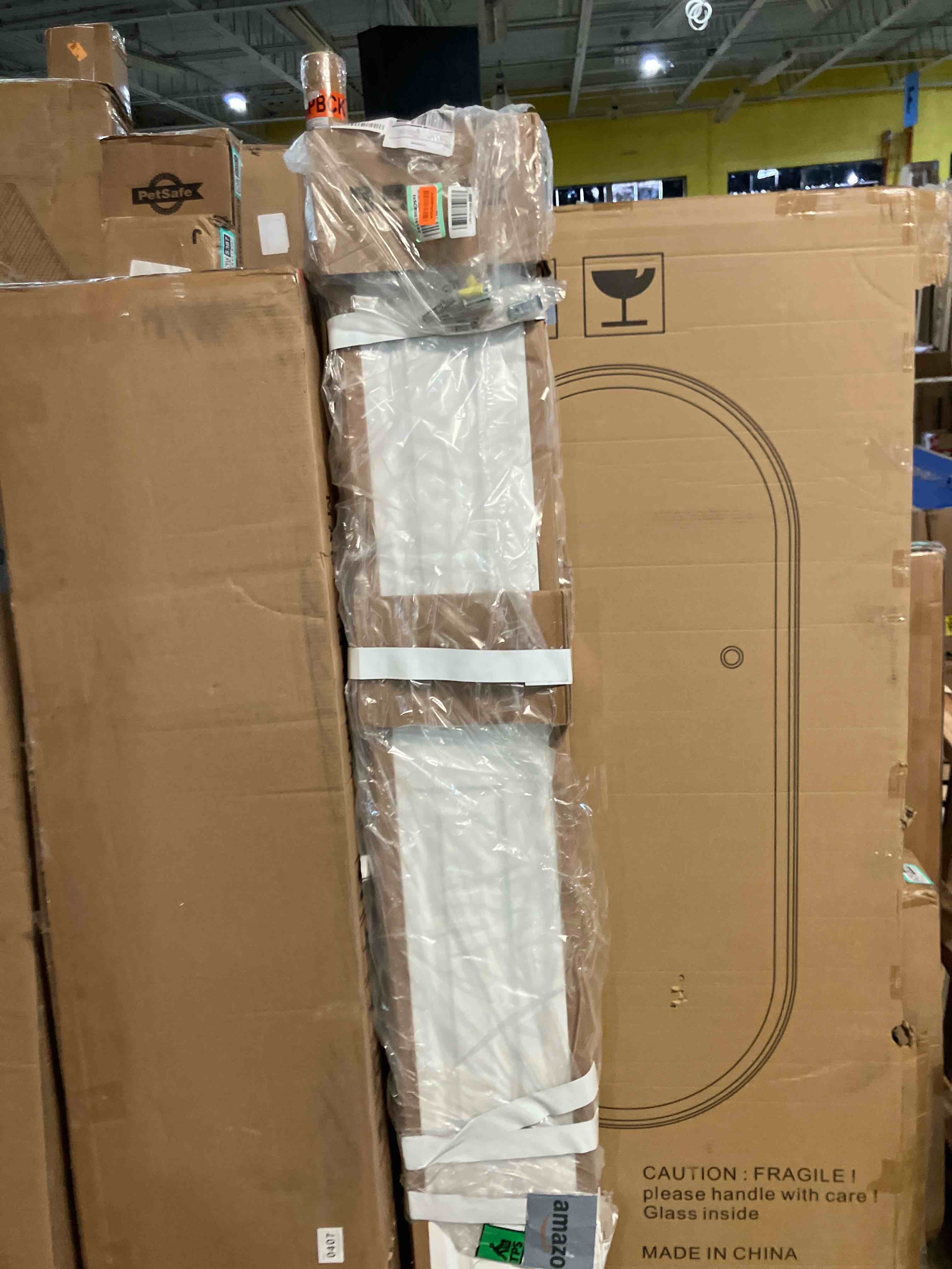 Condition photo showing Good Condition for JUBEST 24in. x 80in. Bifold Door, 6 Panel Primed Bifold Interior Doors, Hollow Core Bi Fold Closet Door with Hardware Kit Include, Folding Doors for Laundry, Pantry & Bedroom ( Not in original box) 