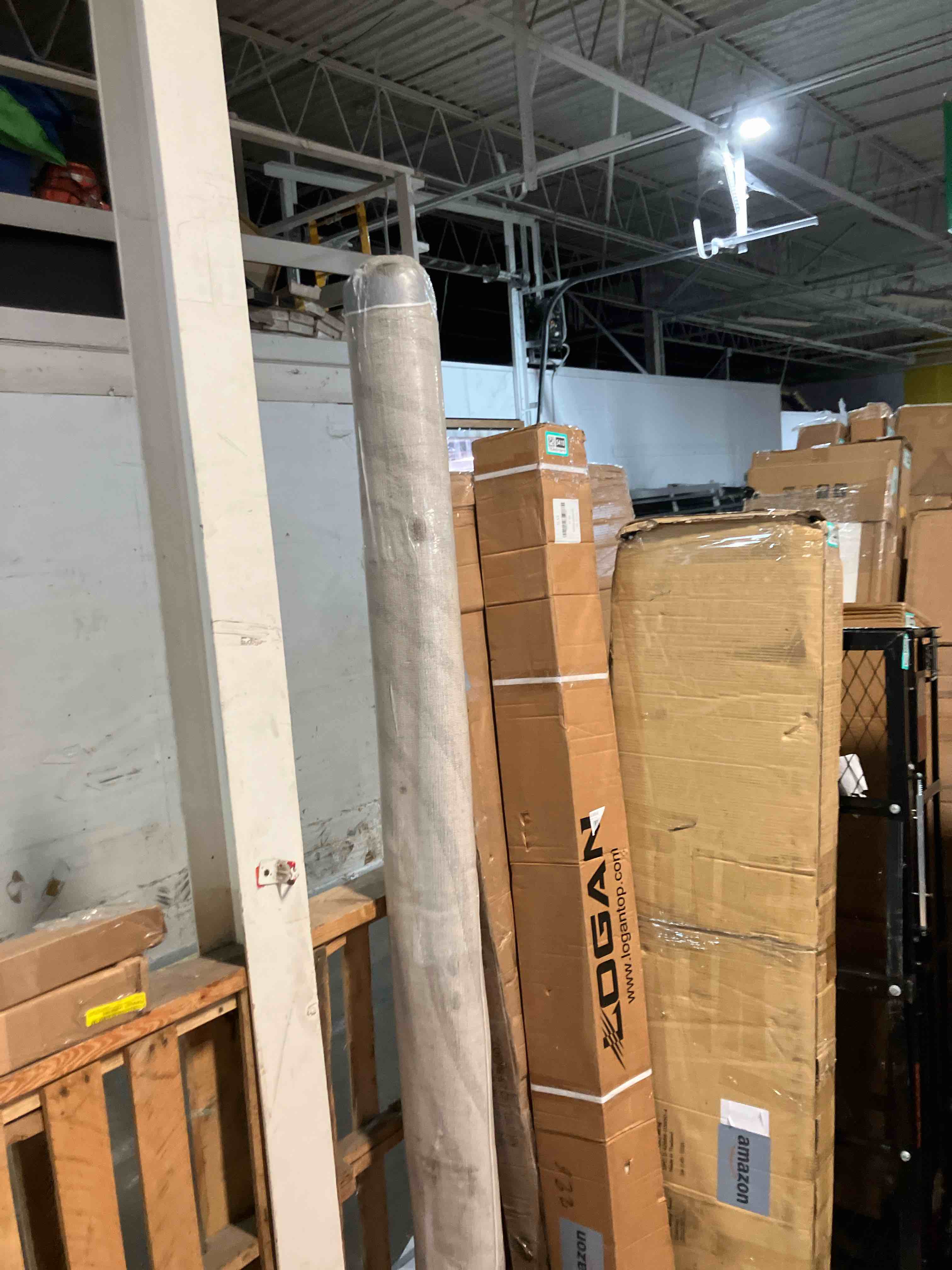 Condition photo showing New/Like New for Luxe Weavers Modern Geometric Wave Cream 8x10 Area Rug Stain Resistant Carpet