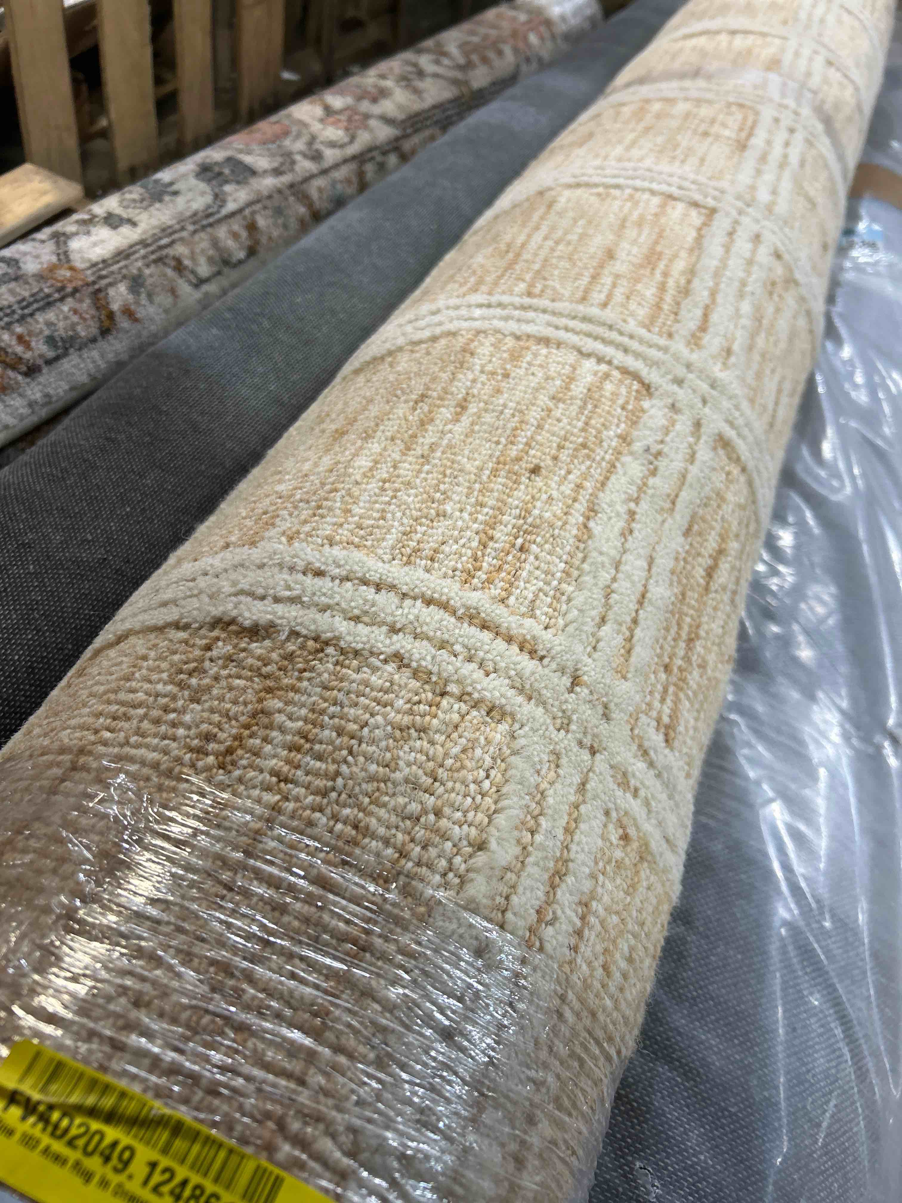 Condition photo showing New/Like New for Pine 103 Area Rug In Orange / Ivory 6 by 9