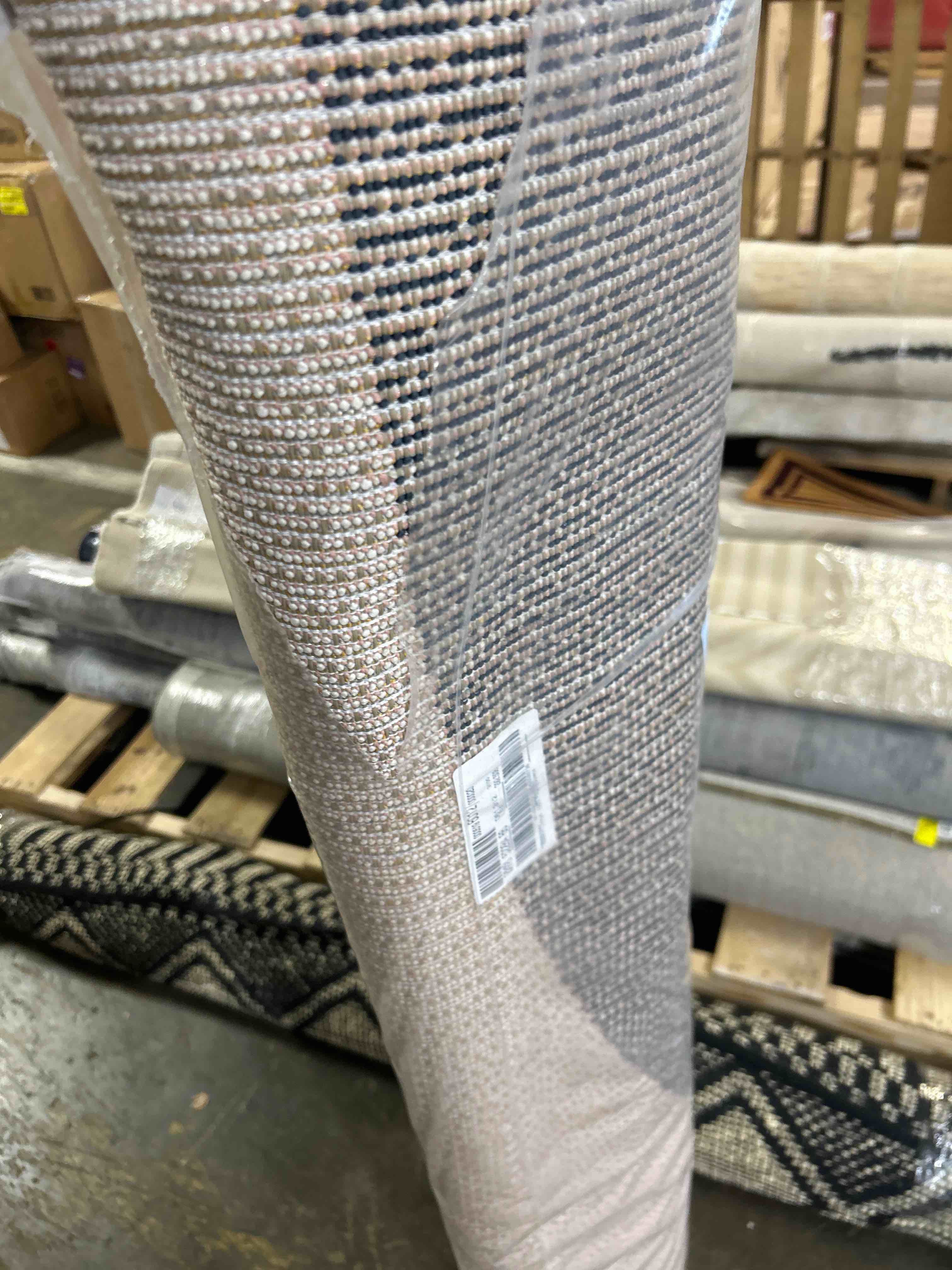 Condition photo showing New/Like New for Novelty 351 Hand Tufted Wool/Cotton Floral Indoor Use Only Rug 5” by 7”6