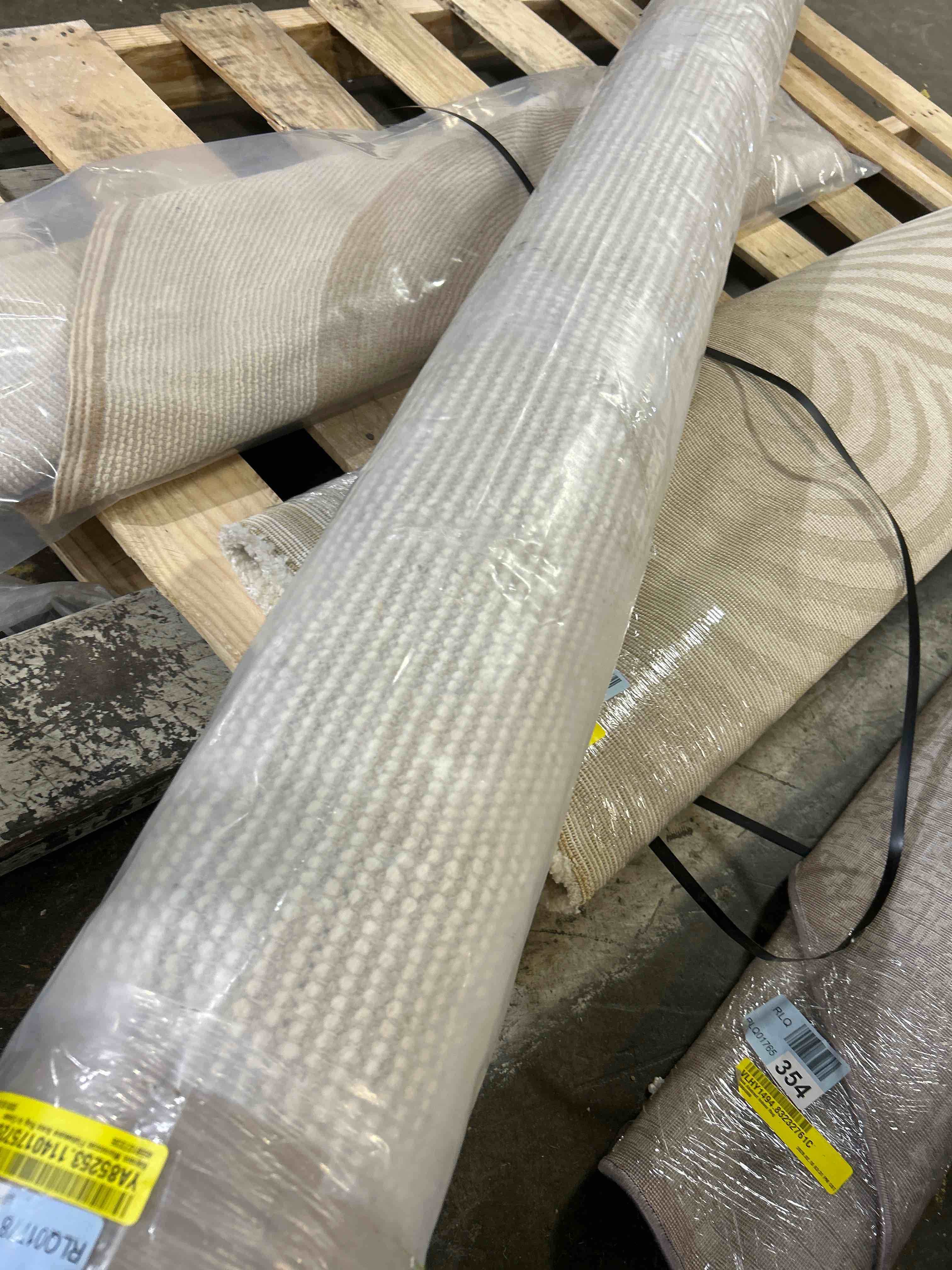 Condition photo showing New/Like New for Kayson Moroccan Flatweave Area Rug in Cream 6” by 9”