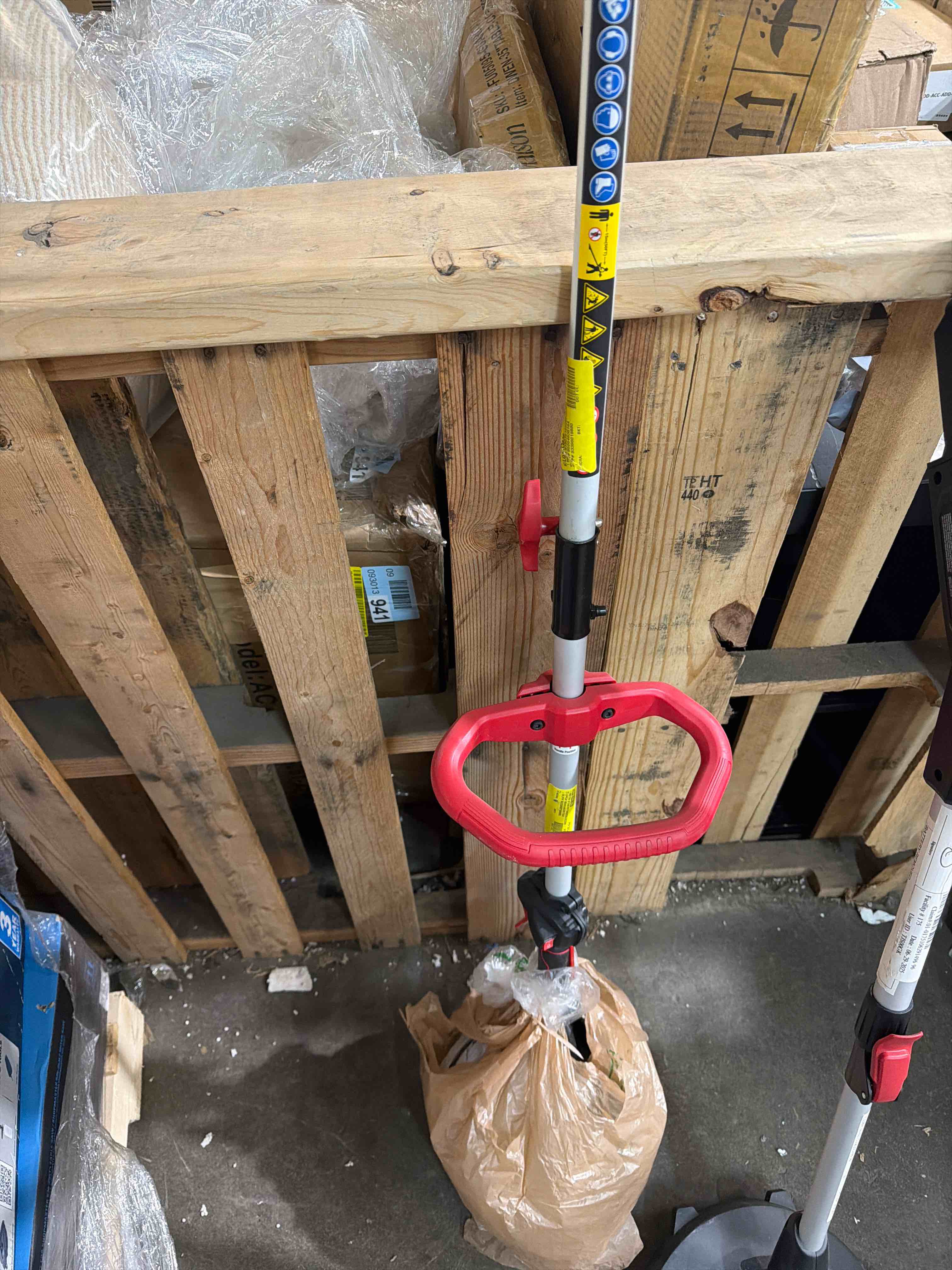 Condition photo showing Good Condition for Hyper Tough 17" 26cc 2-Cycle Gas Powered Curved Shaft String Trimmer