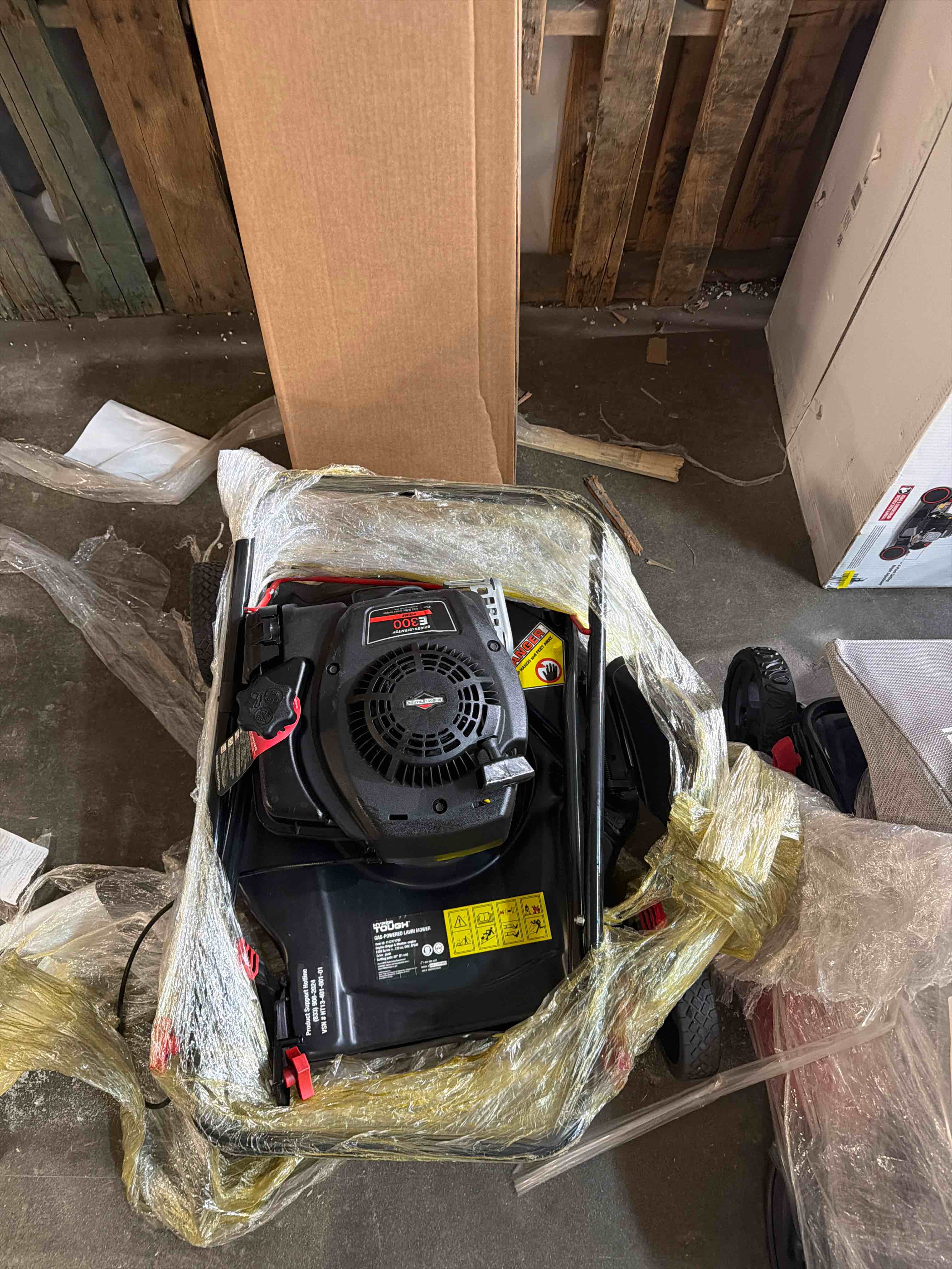 Condition photo showing Good Condition for Hyper Tough 20" 125cc Gas Powered Walk-Behind Push Lawn Mower with Briggs & Stratton Engine, Black