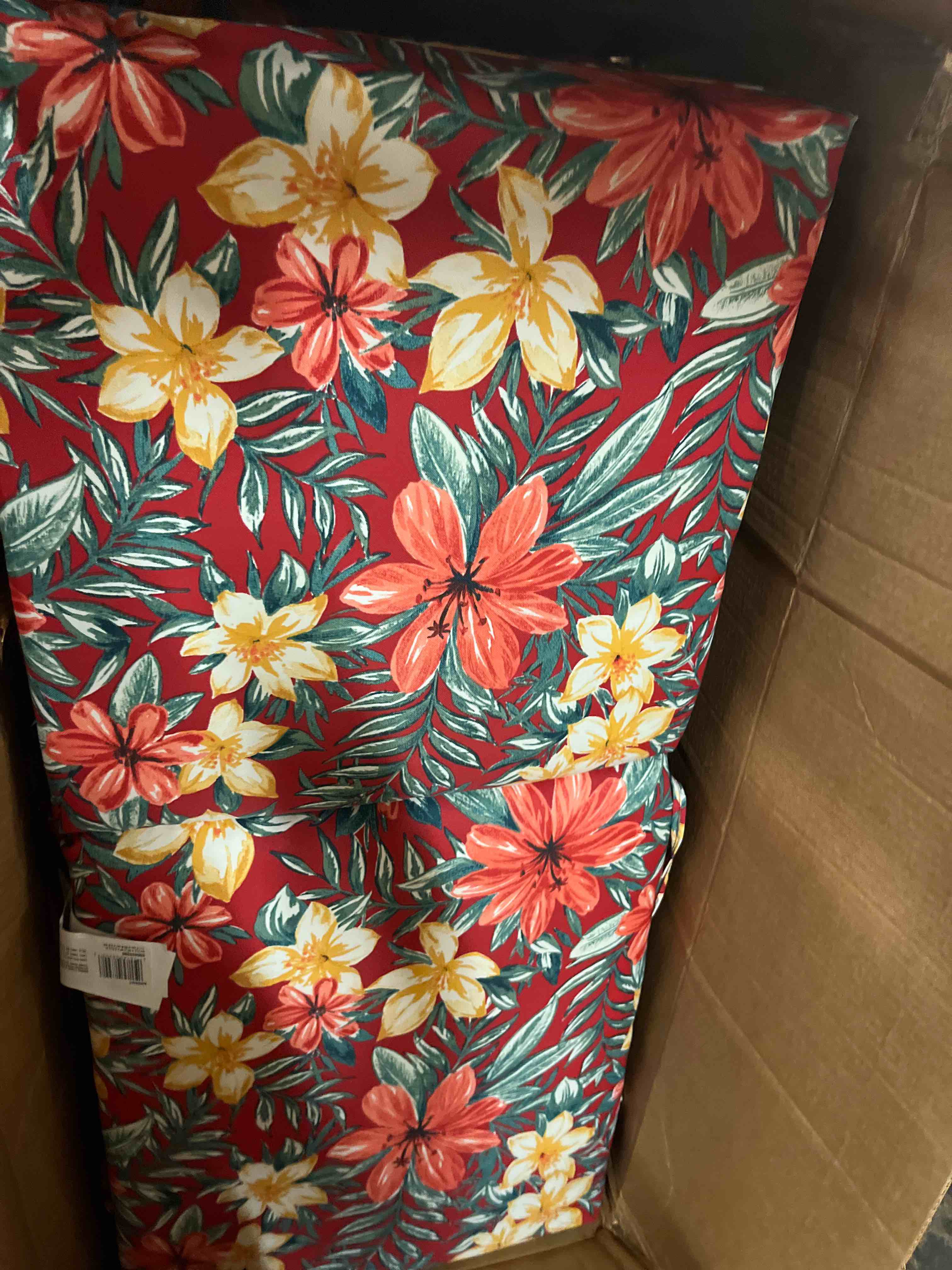 Condition photo showing New/Like New for arden outdoor dining chair cushion 20 x 20 inches, ruby clarissa(4)