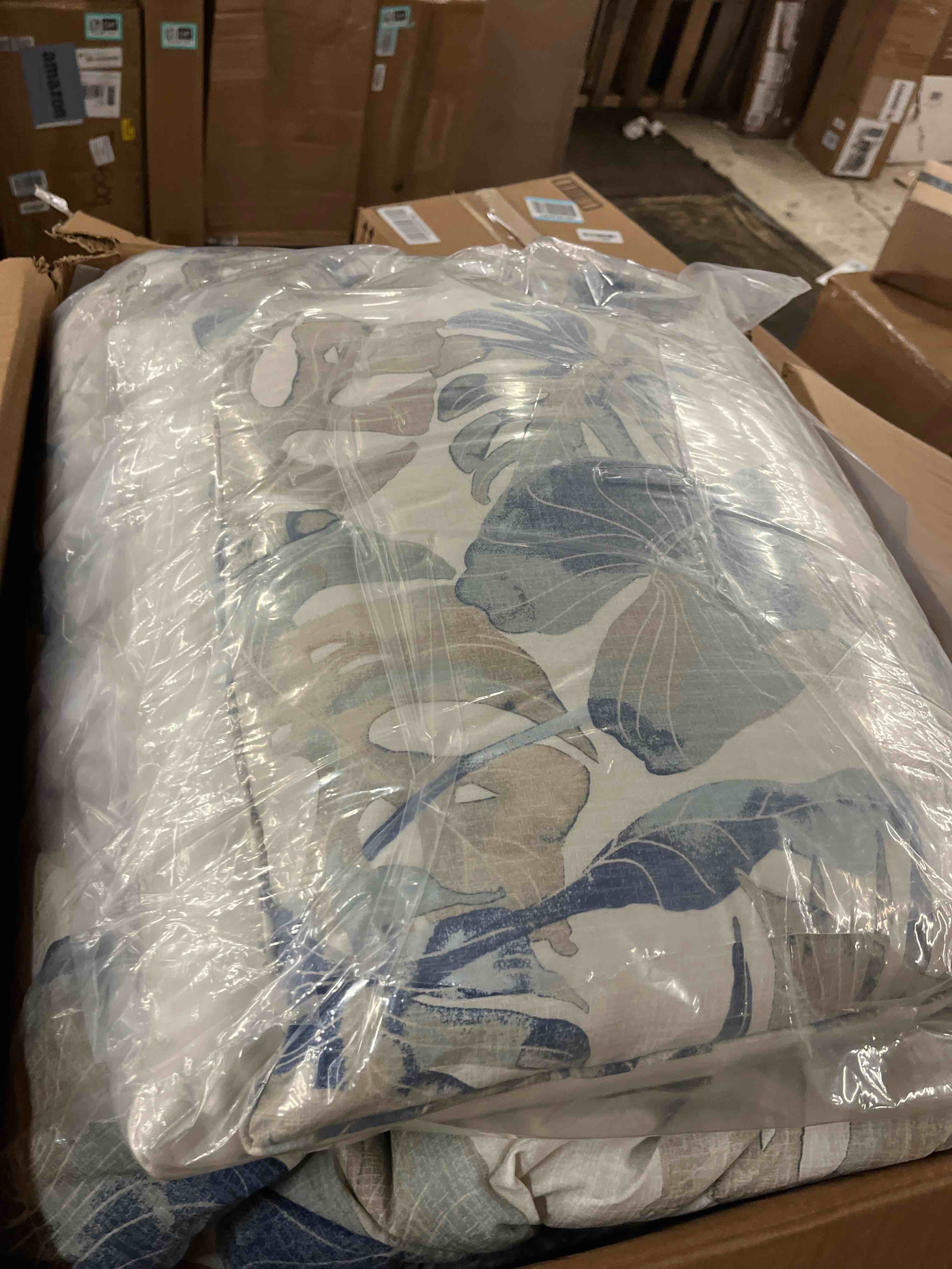 Condition photo showing New/Like New for tommy bahama - queen comforter set, soft woven bedding with matching pillowcases & bonus throw pillows, medium weight for year round comfort, 5 piece bed set (raw coast blue)