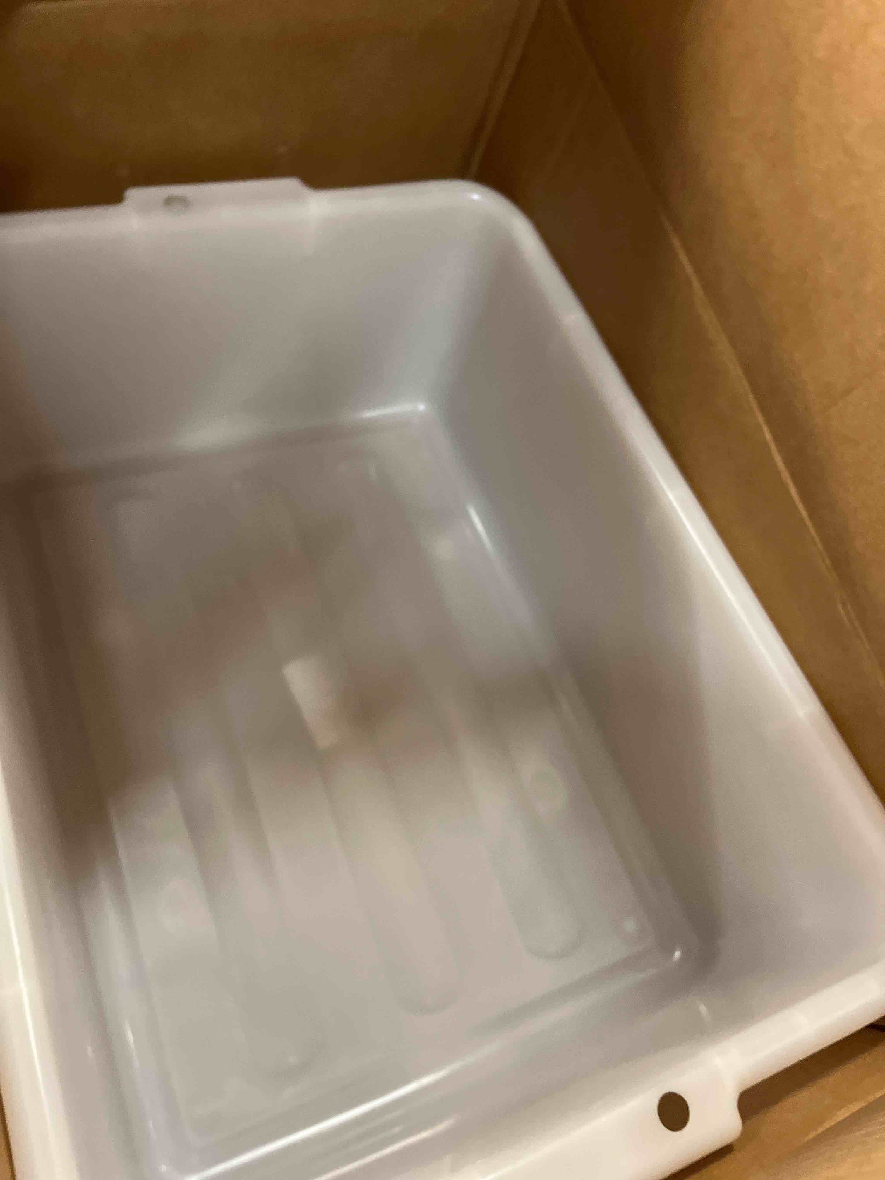 Condition photo showing New/Like New for winco dish box, 20.25-inch by 15.5-inch by 7-inch, white