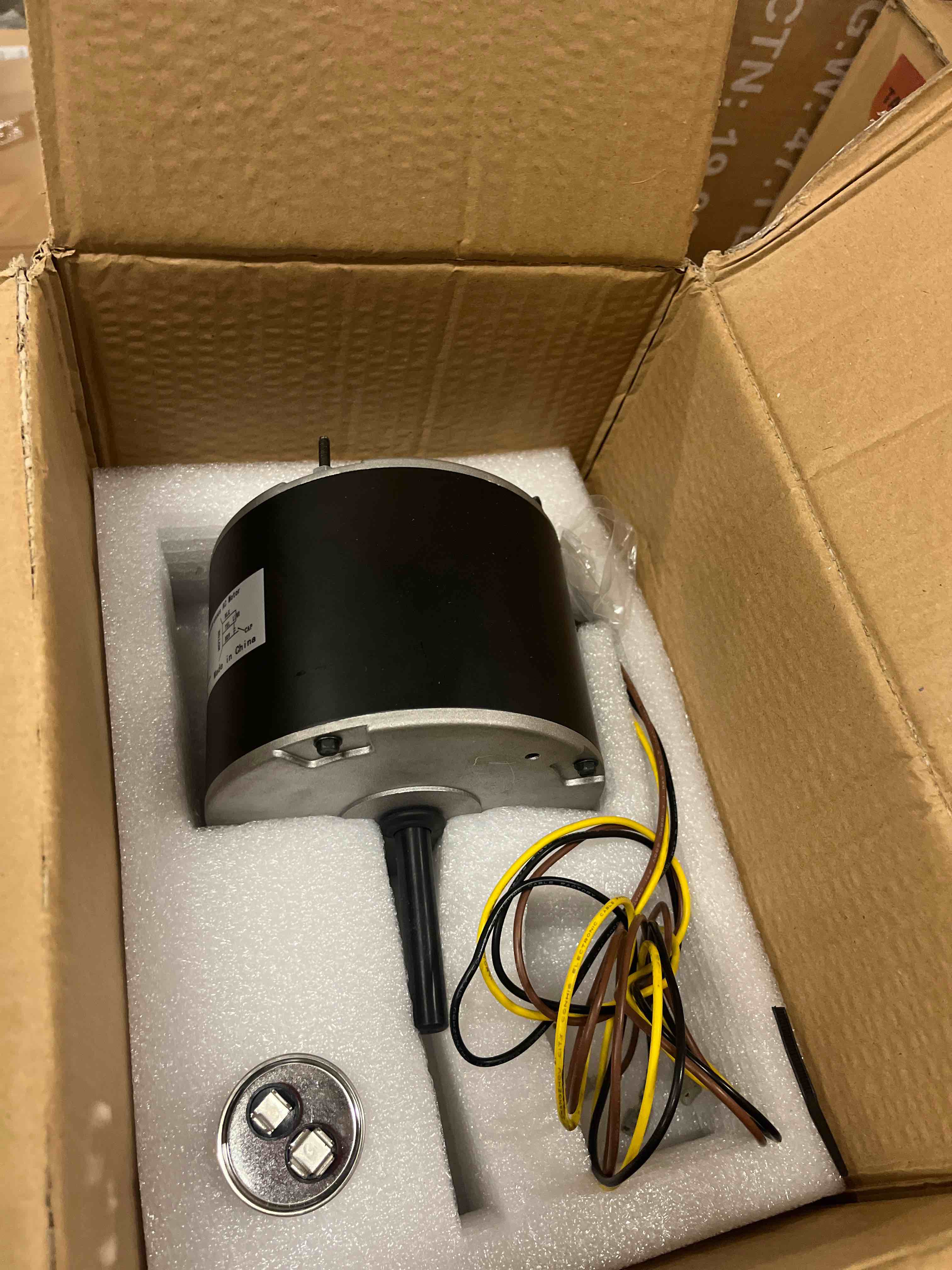 Condition photo showing New/Like New for 0131m00061sp condenser fan motor, 1/4 hp condenser fan motor | 1/4 hp 830rpm 208-230v 1.5a compatible with goodman amana janitrol air conditioner replaces ydk-180s84062-01-830