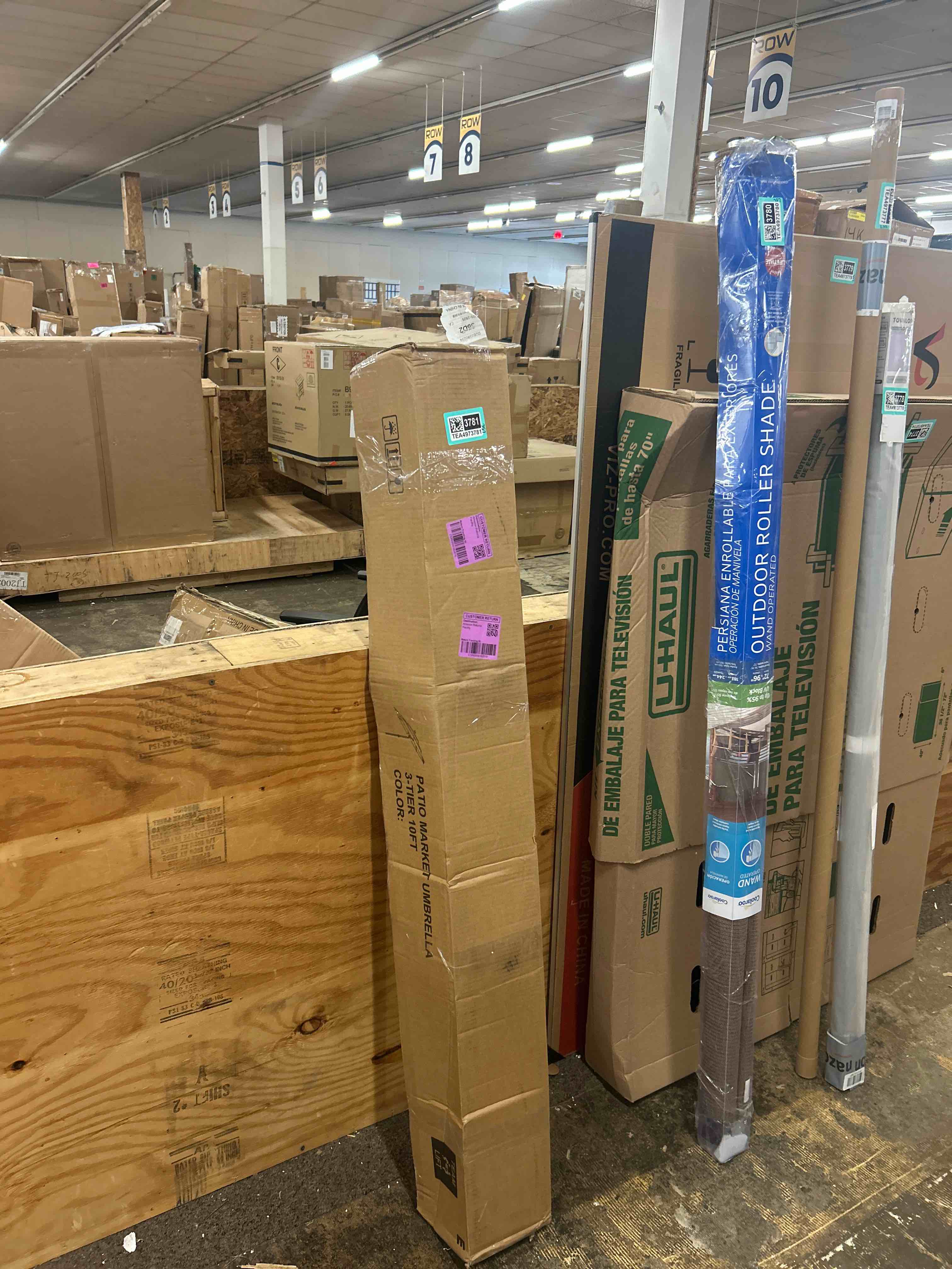Condition photo showing New/Like New for eliteshade usa 10-year-non-fading 10ft 3-tier market patio umbrella, commercial grade outdoor table umbrella with crank open, windproof & upf 50+ uv protection, heavy duty ventilation for garden, deck, pool, backyard, beach & bistro, macaw green