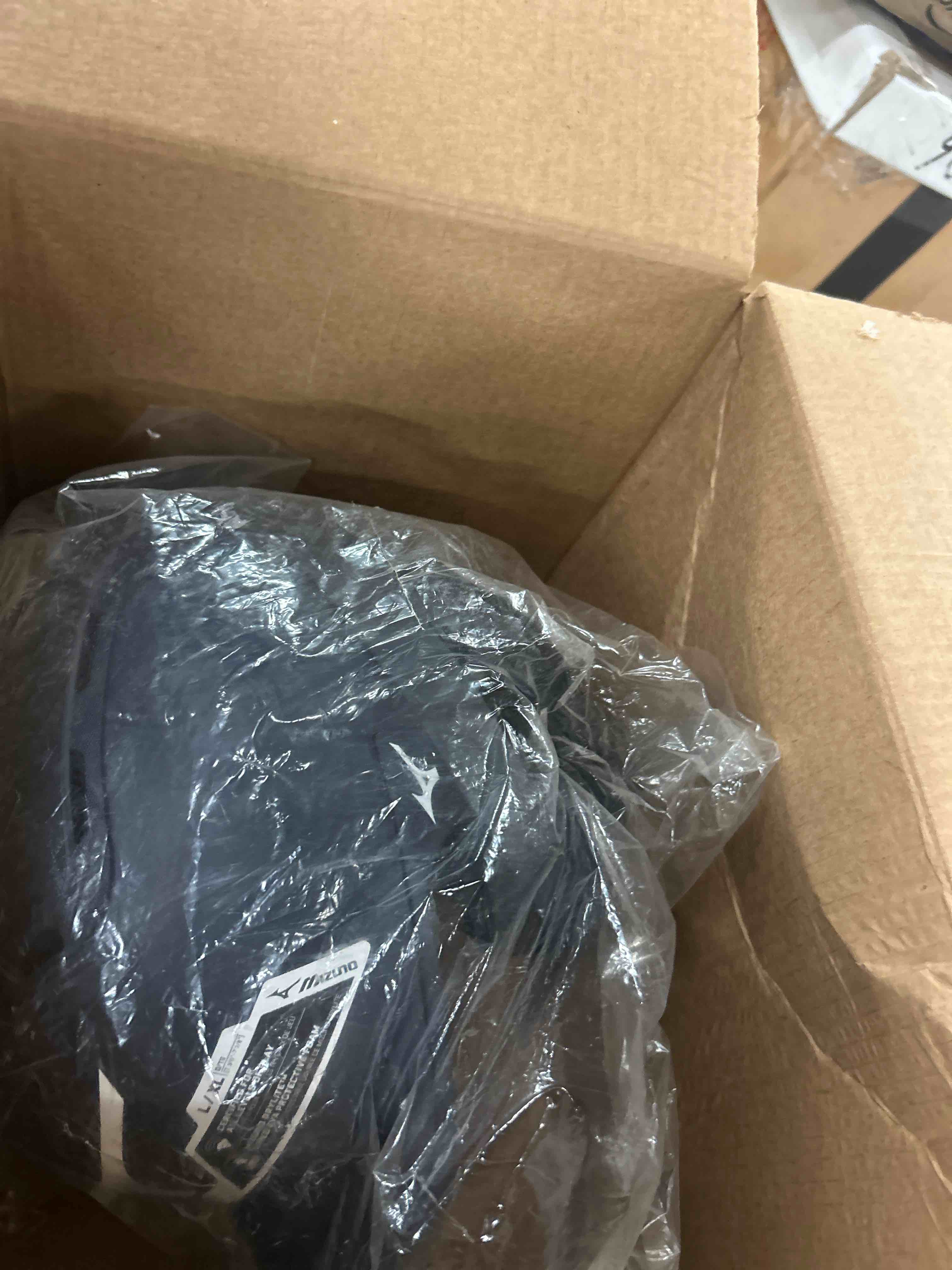 Condition photo showing New/Like New for mizuno adult b6 baseball batting helmet