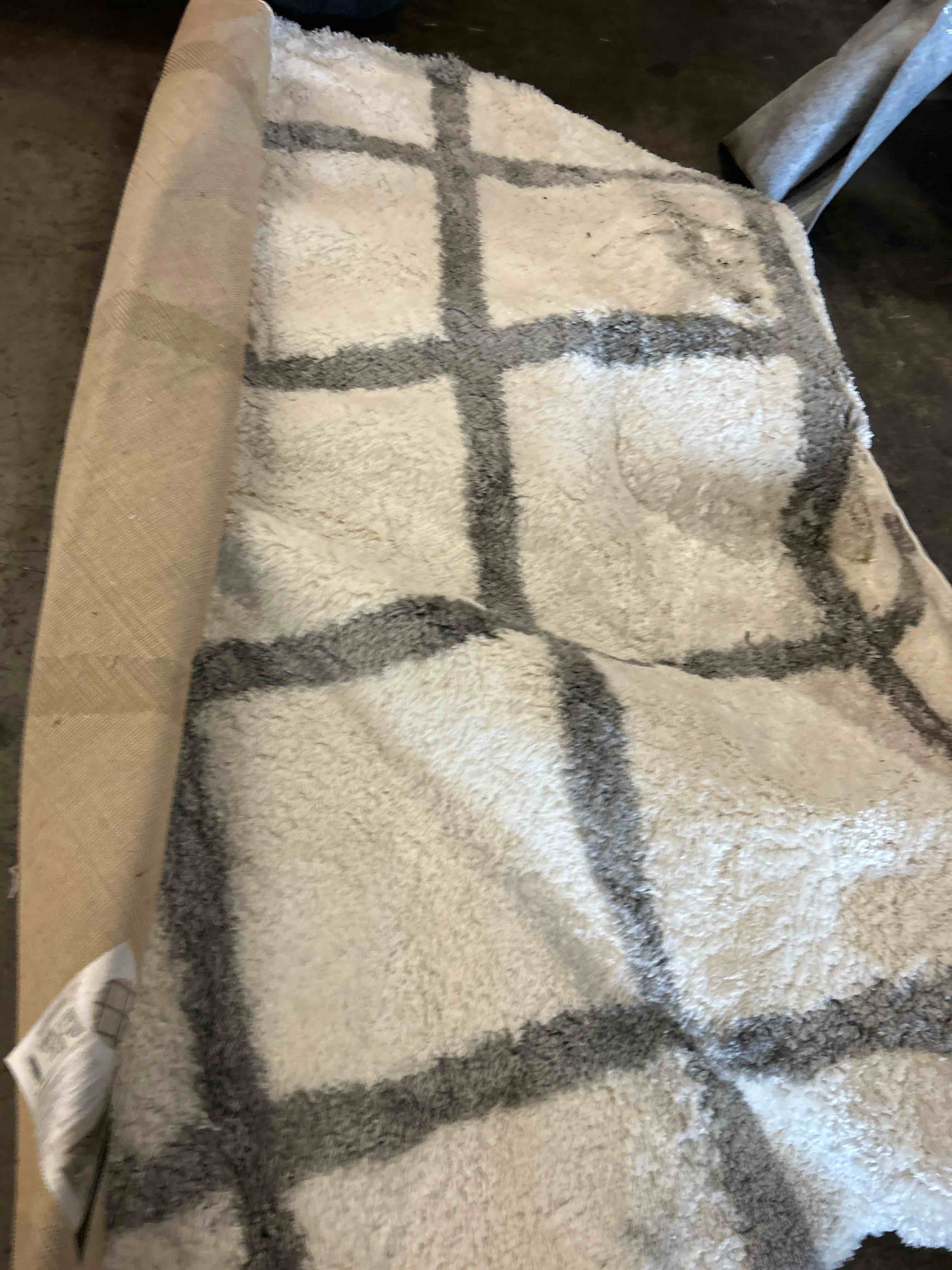 Condition photo showing New/Like New for home dynamix sohome carmela tali shag modern round area rug, geometric ivory/gray 7'10